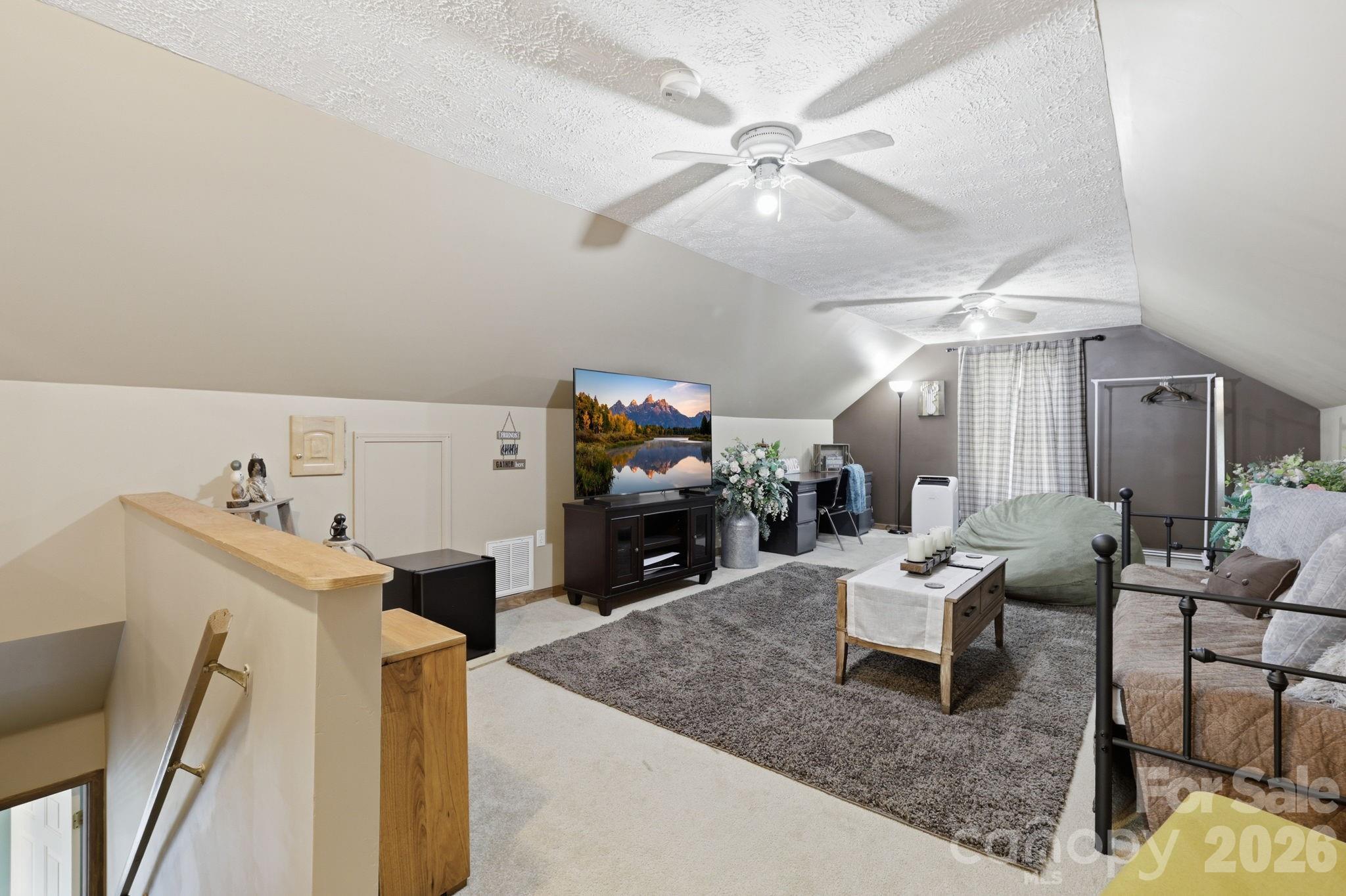 10 Country Road — Hendersonville