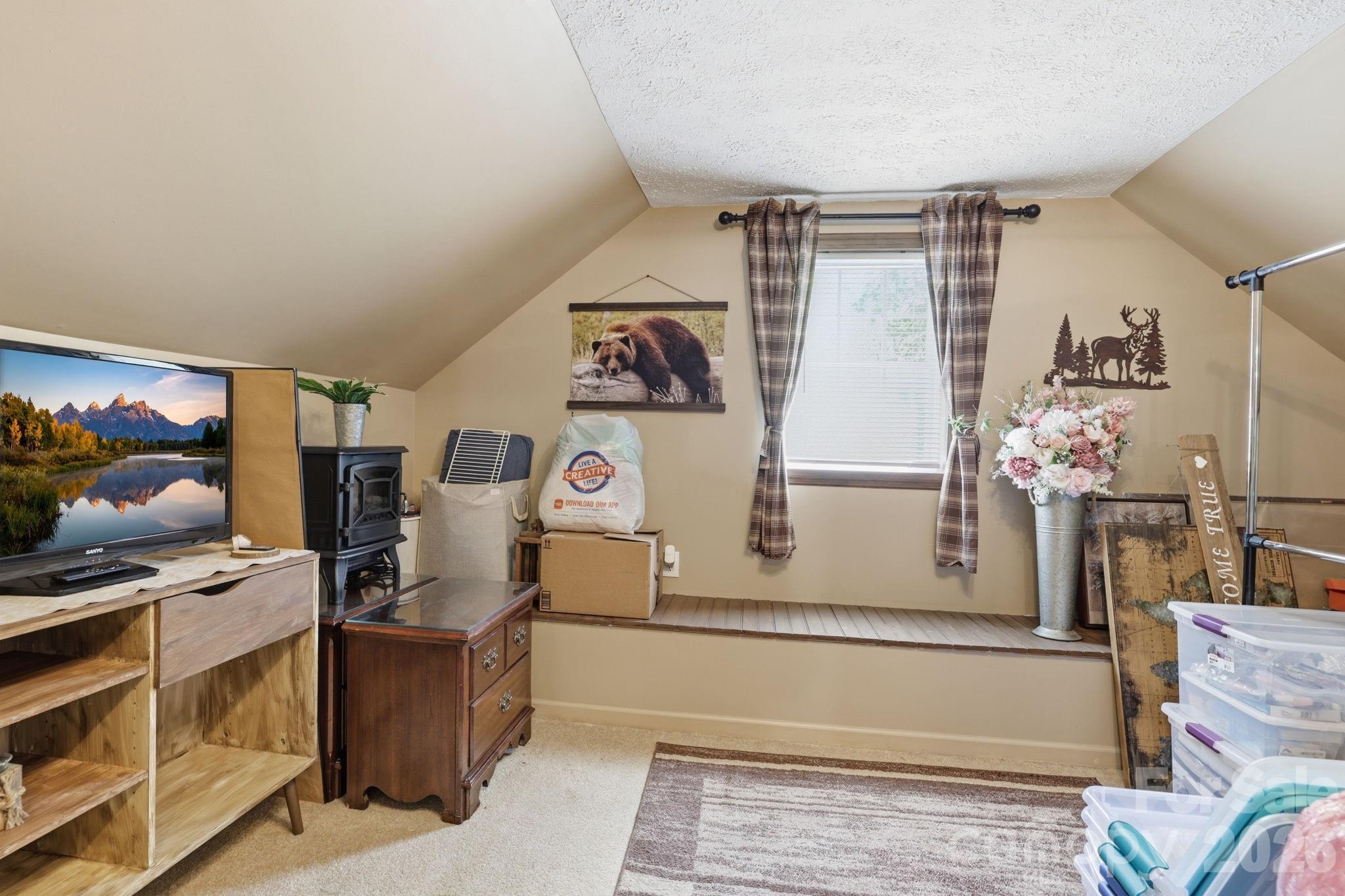 10 Country Road — Hendersonville