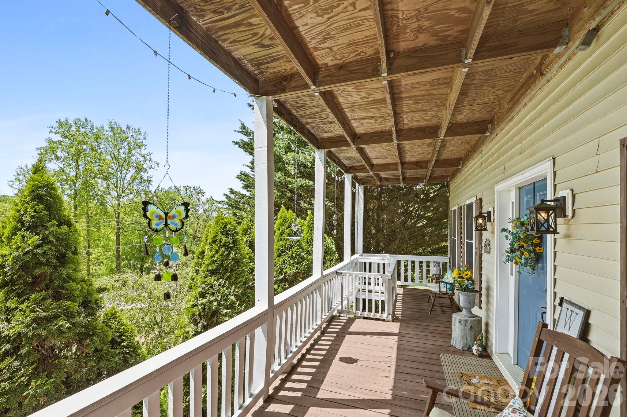 10 Country Road — Hendersonville