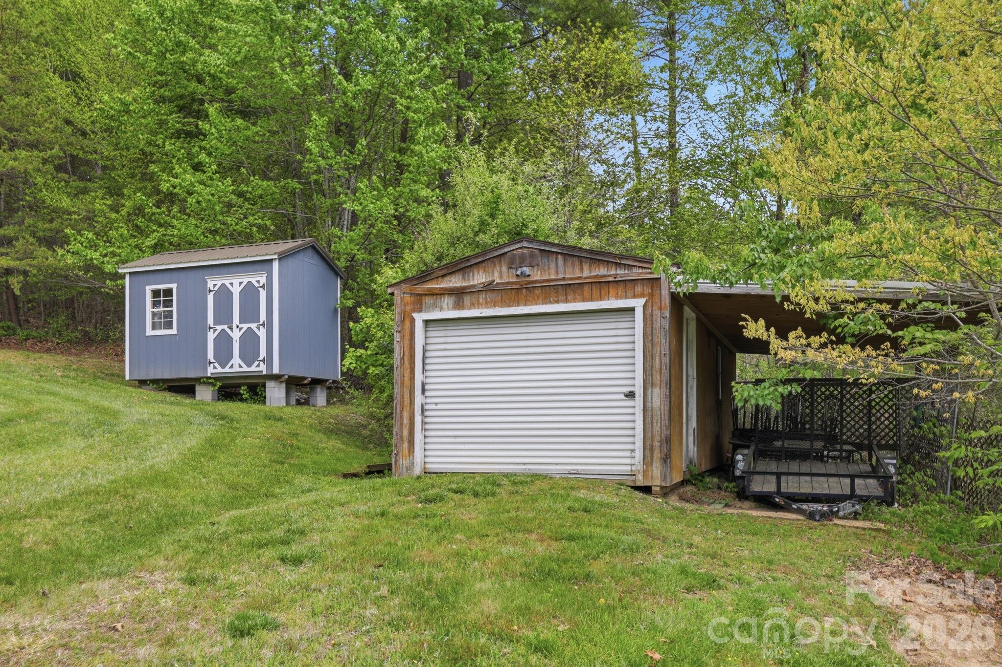 10 Country Road — Hendersonville