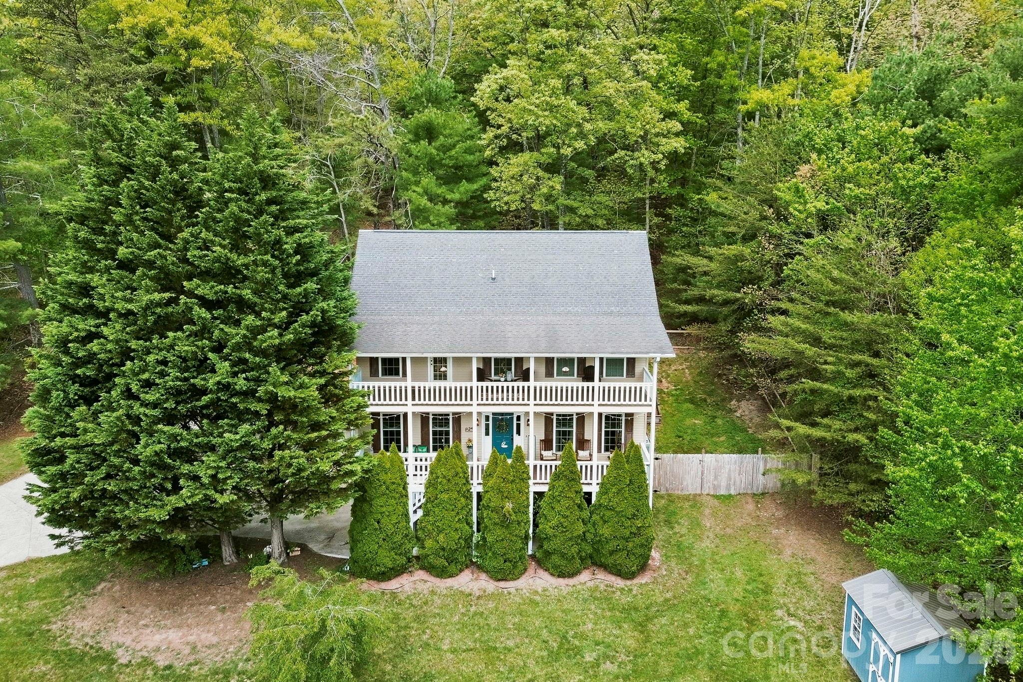 10 Country Road — Hendersonville