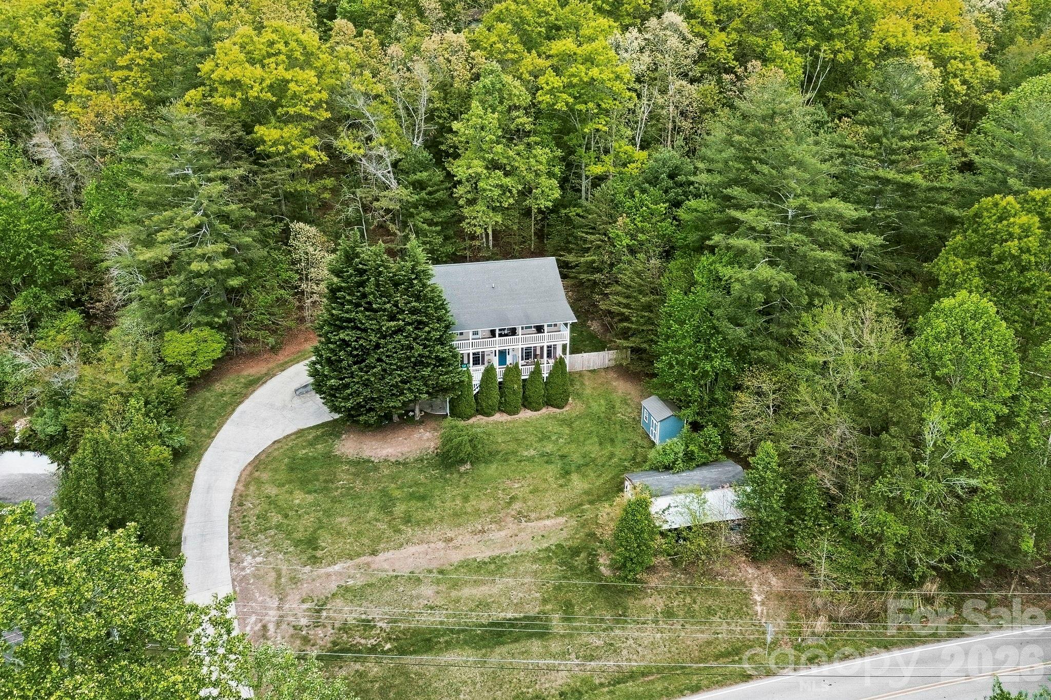 10 Country Road — Hendersonville