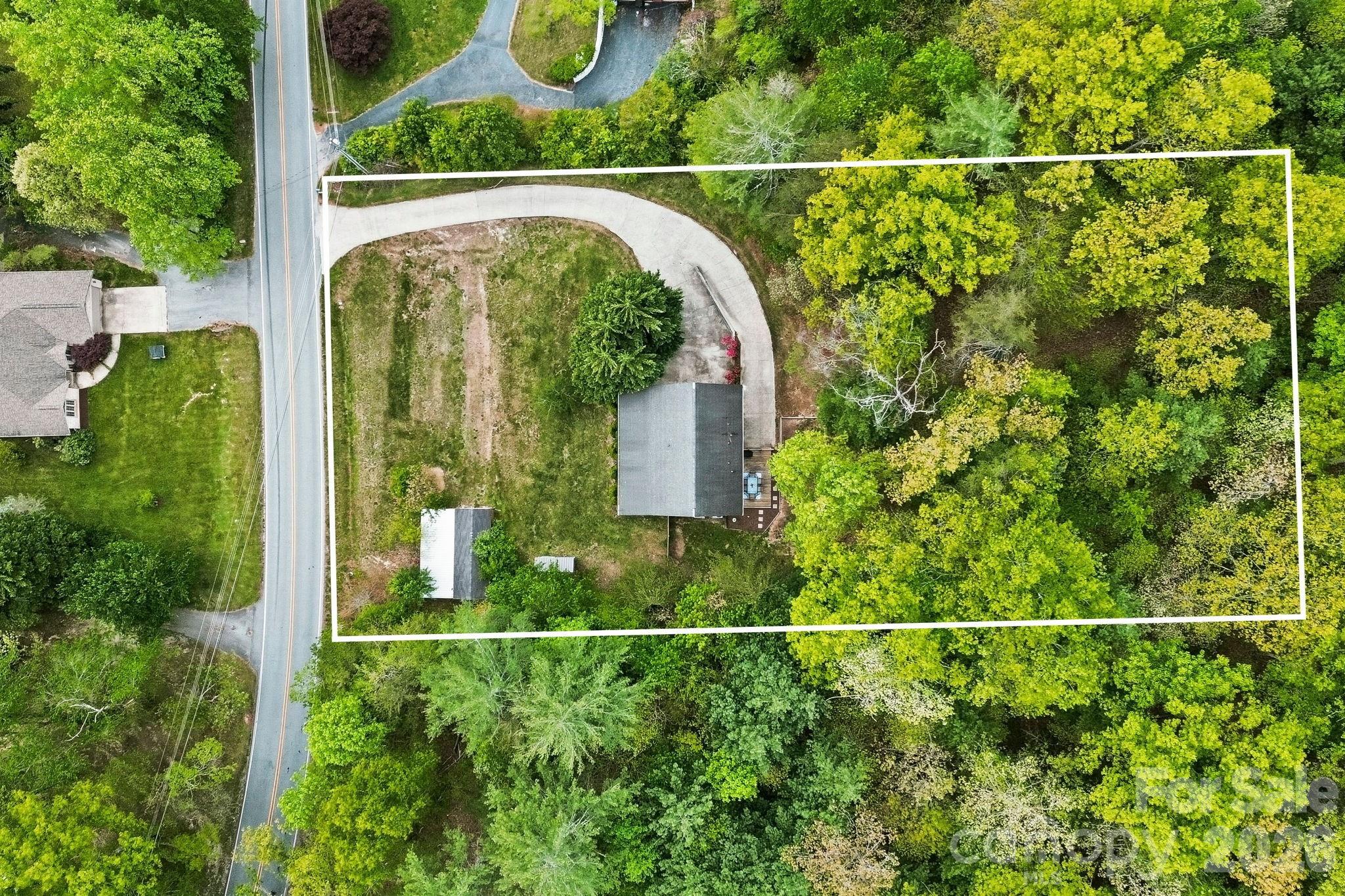 10 Country Road — Hendersonville