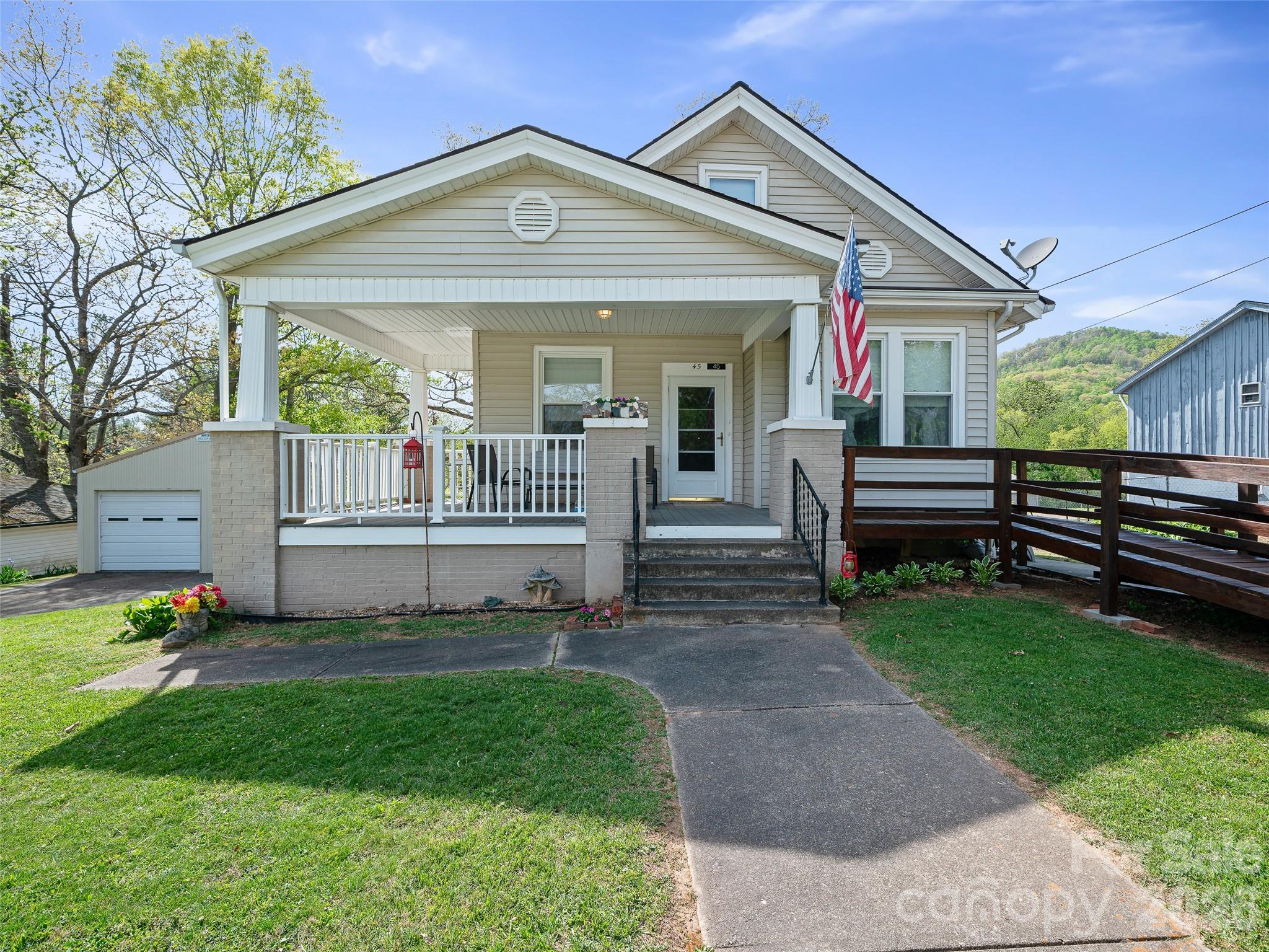 45 Summit Street — Burnsville