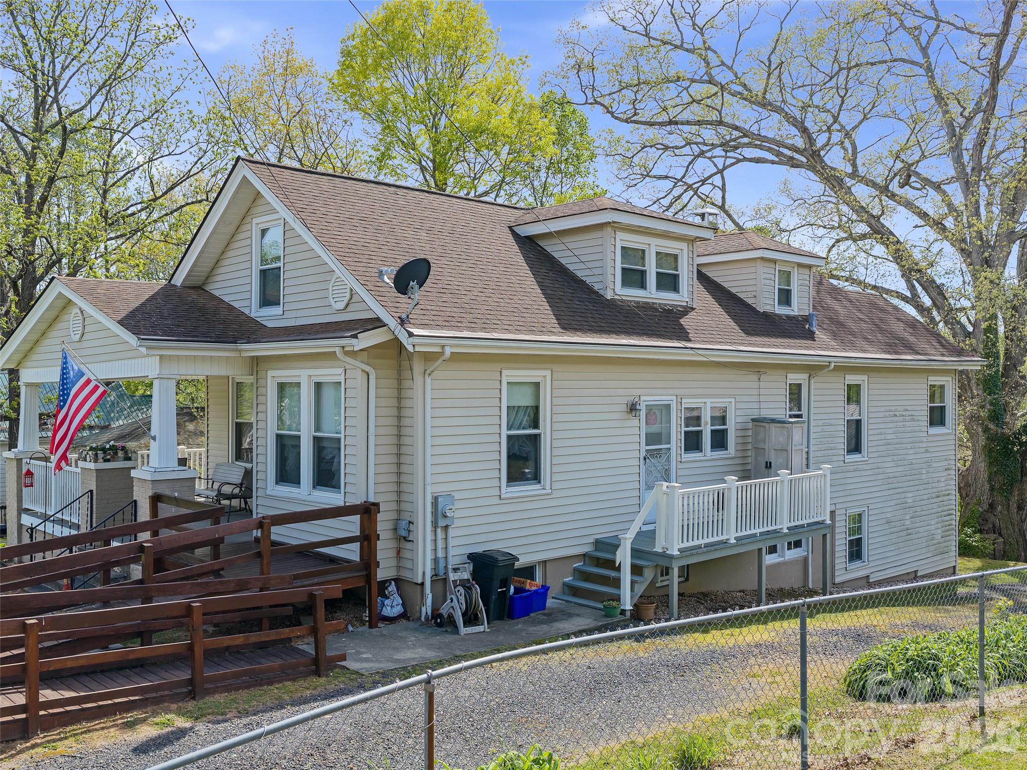 45 Summit Street — Burnsville