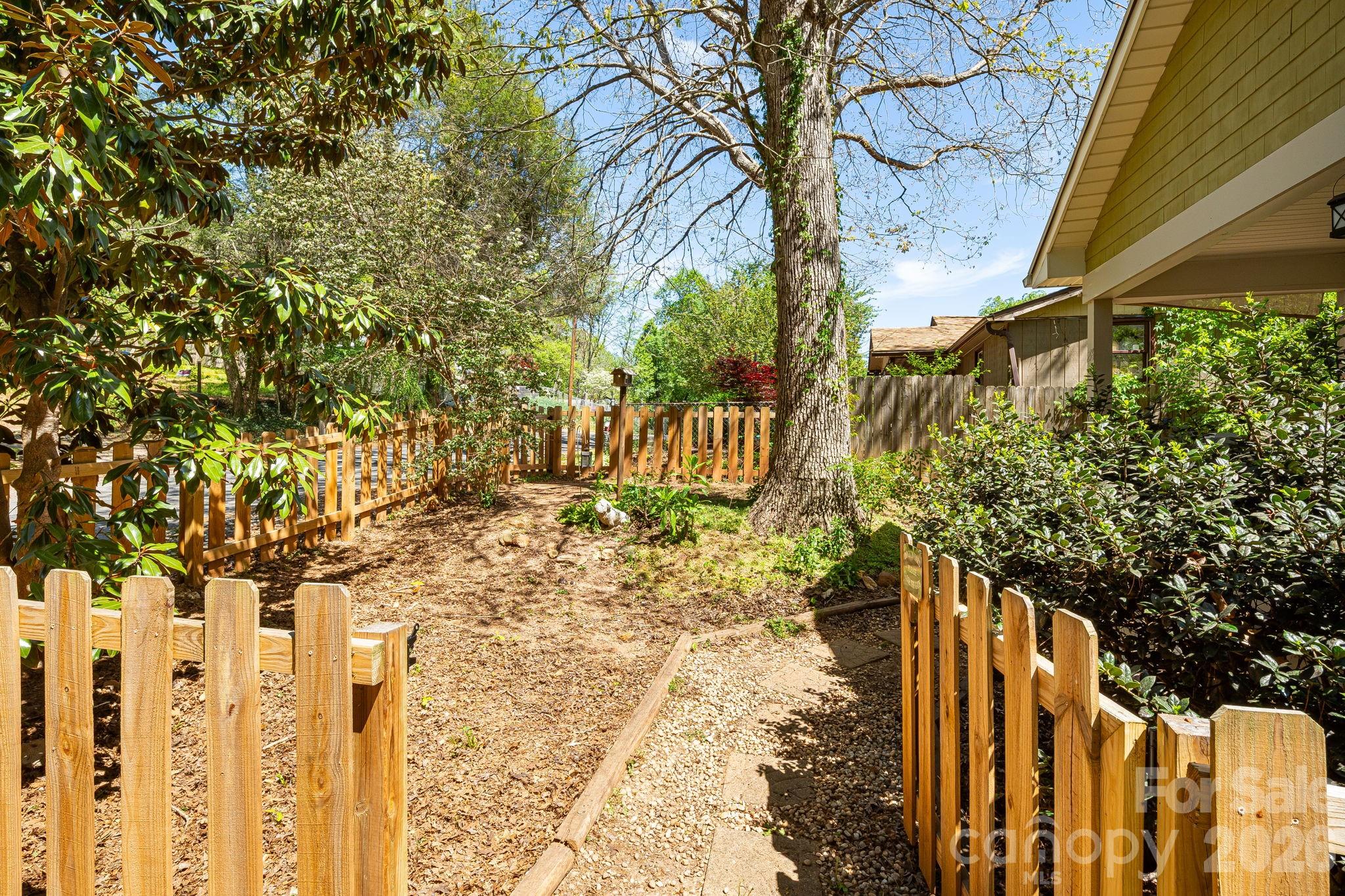 218 Appalachian Way — Asheville