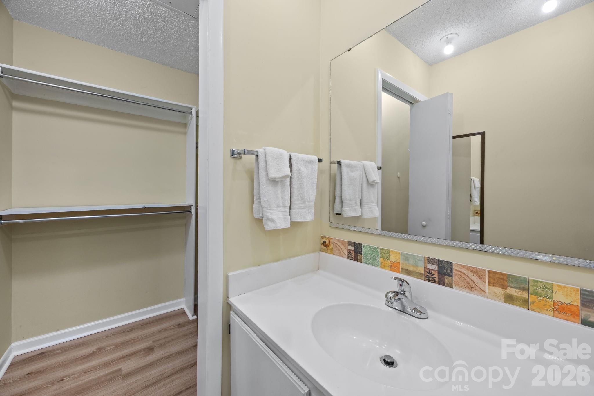 1057 Sardis Cove Drive — Charlotte