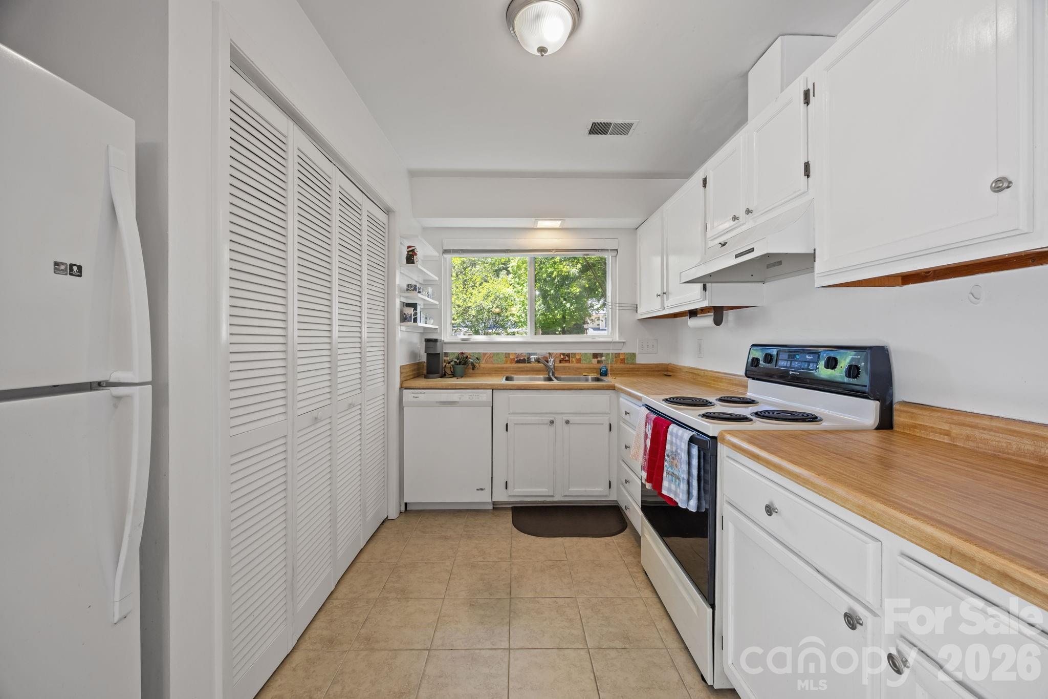 1057 Sardis Cove Drive — Charlotte
