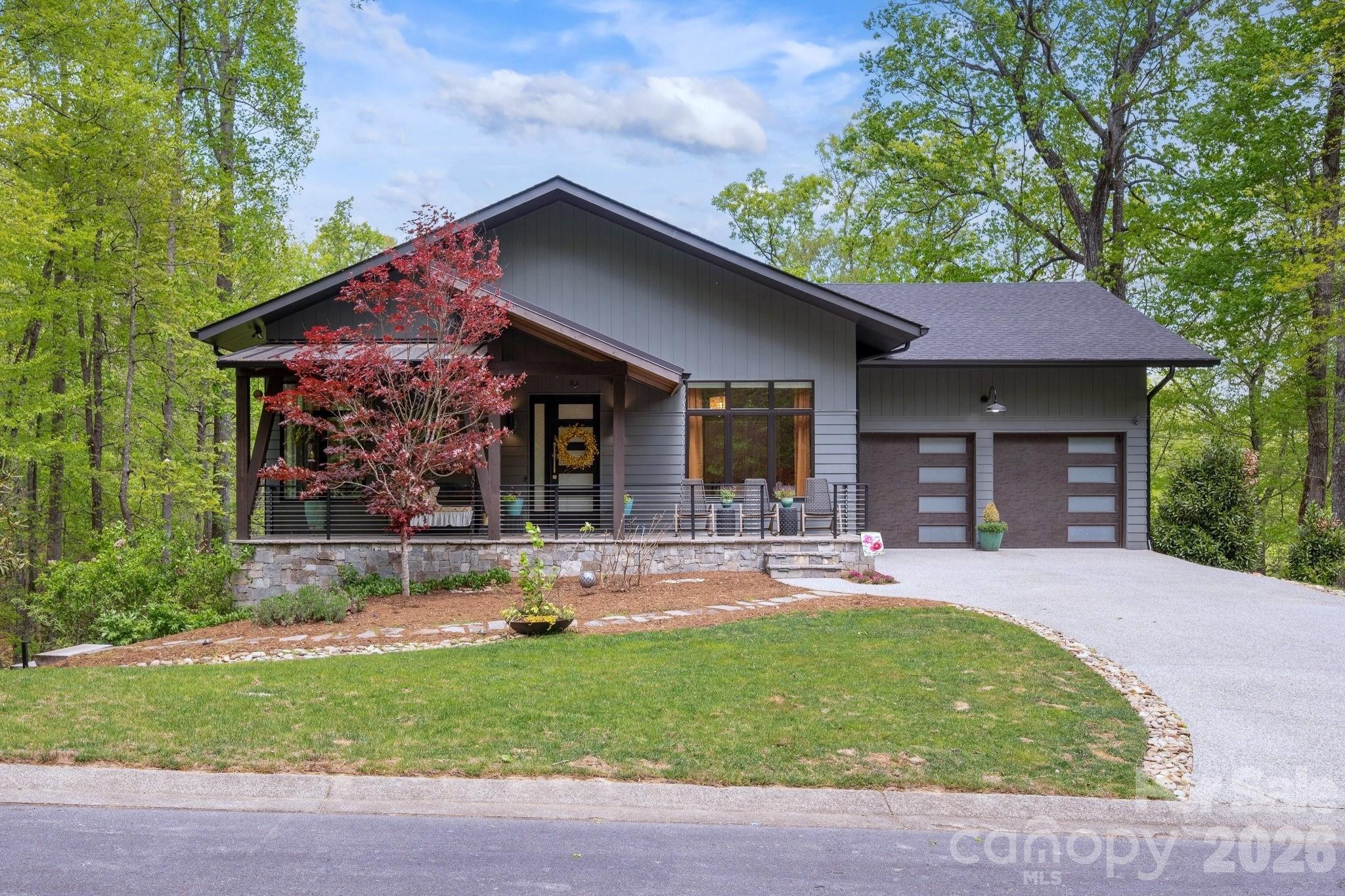 559 Shining Rock Path — Horse Shoe