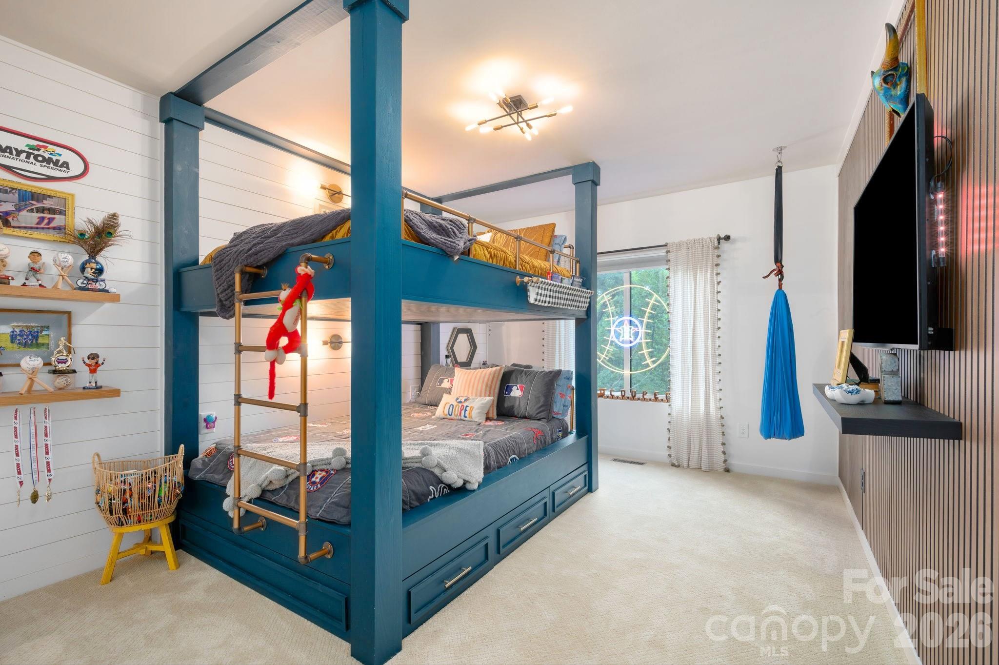 559 Shining Rock Path — Horse Shoe