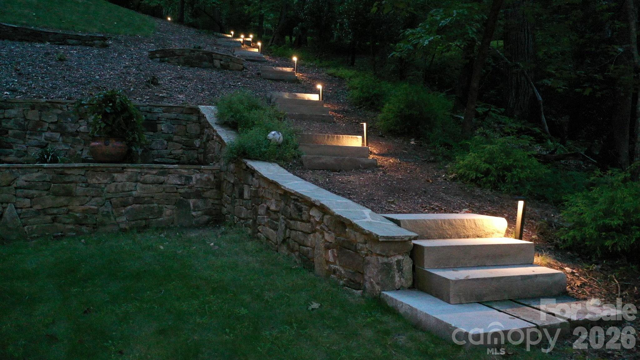 559 Shining Rock Path — Horse Shoe