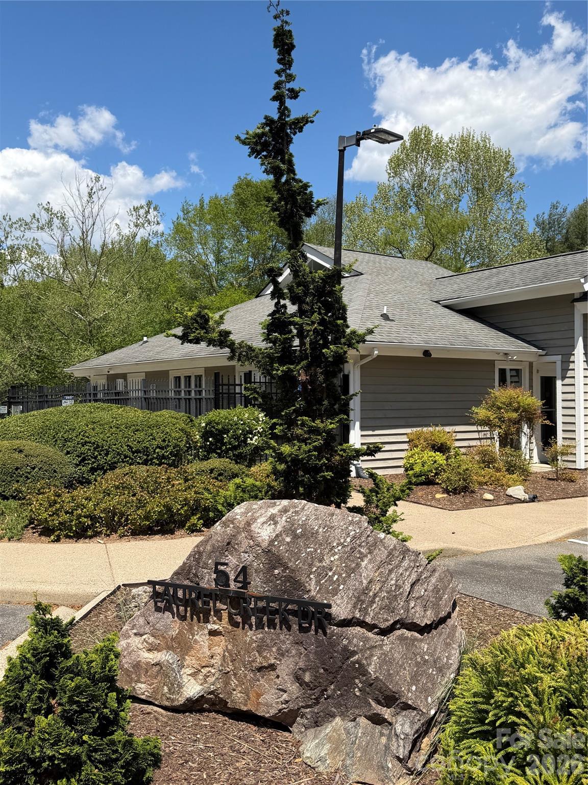 8 Creekside Lane — Asheville