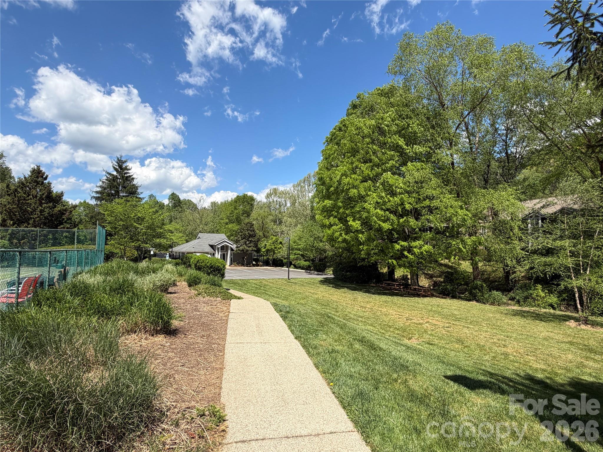8 Creekside Lane — Asheville