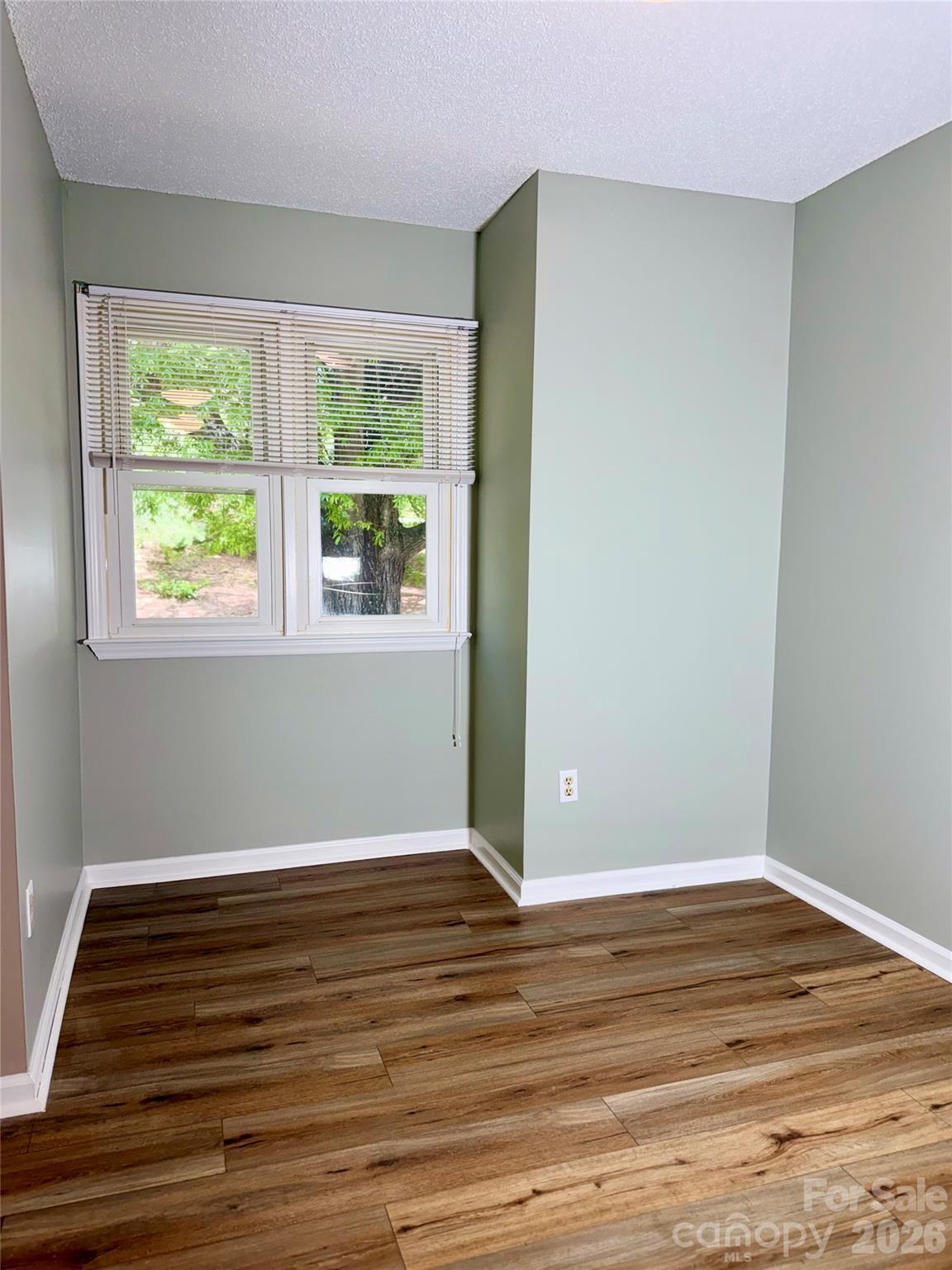 8 Creekside Lane — Asheville