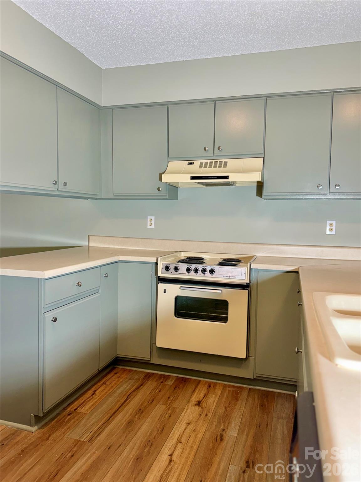 8 Creekside Lane — Asheville