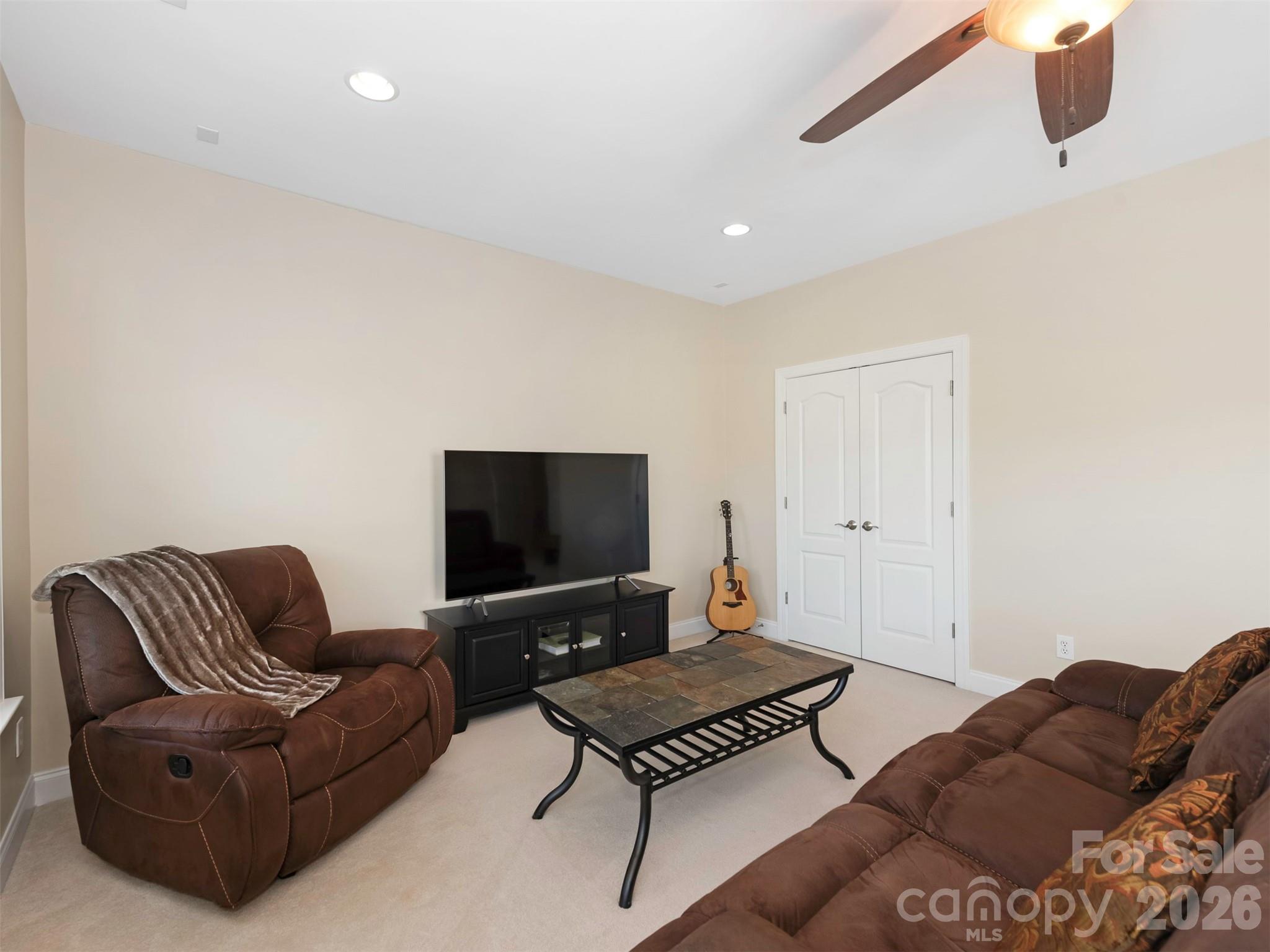8638 Savannah Road — Harrisburg