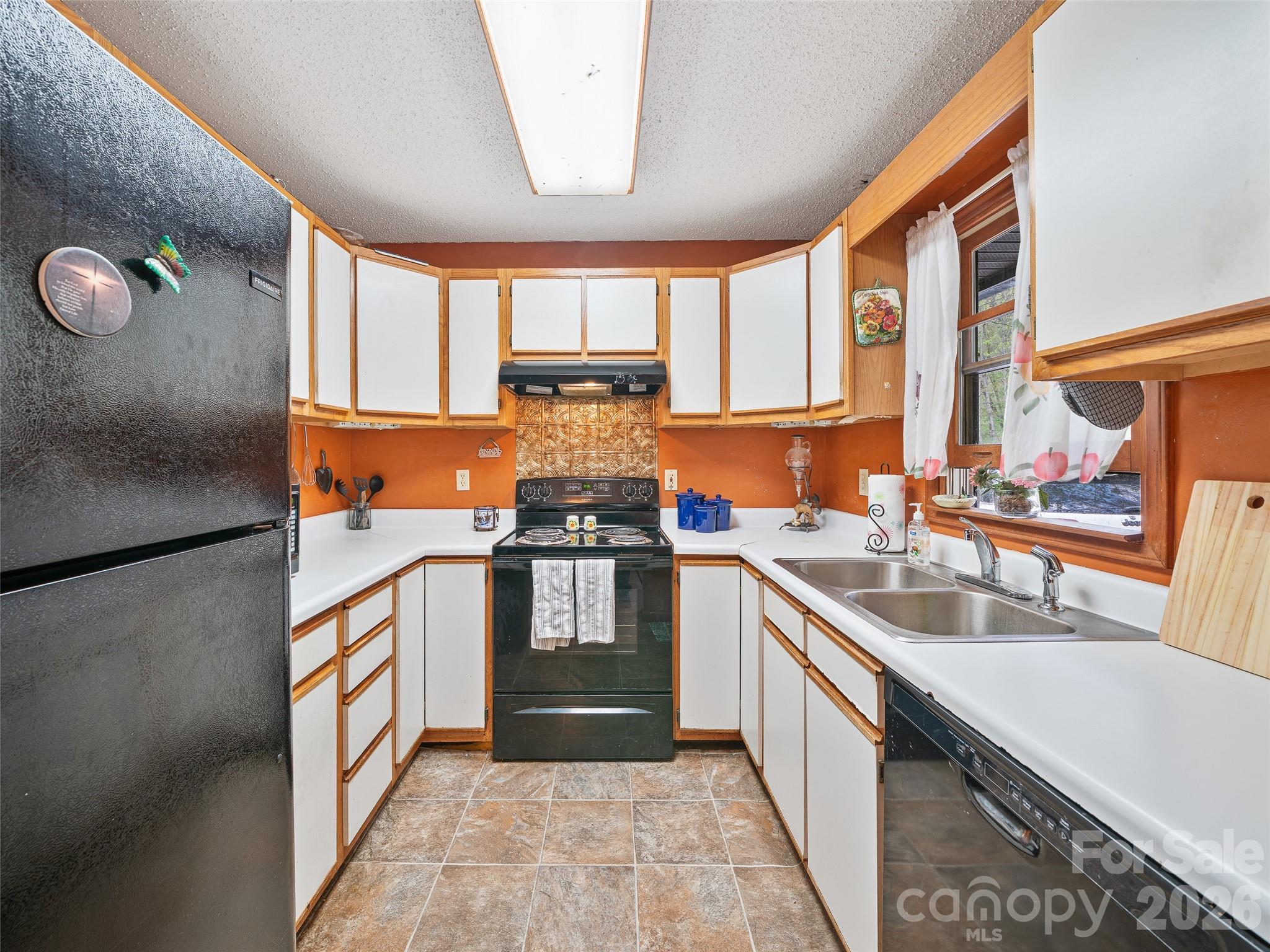 129 Kantagree Drive — Bakersville