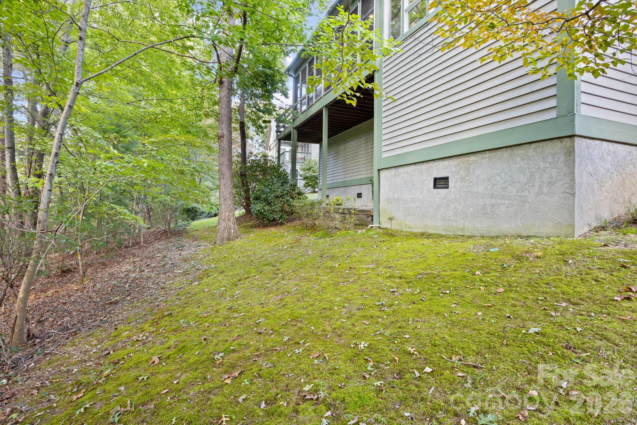 128 Forest View Drive — Flat Rock