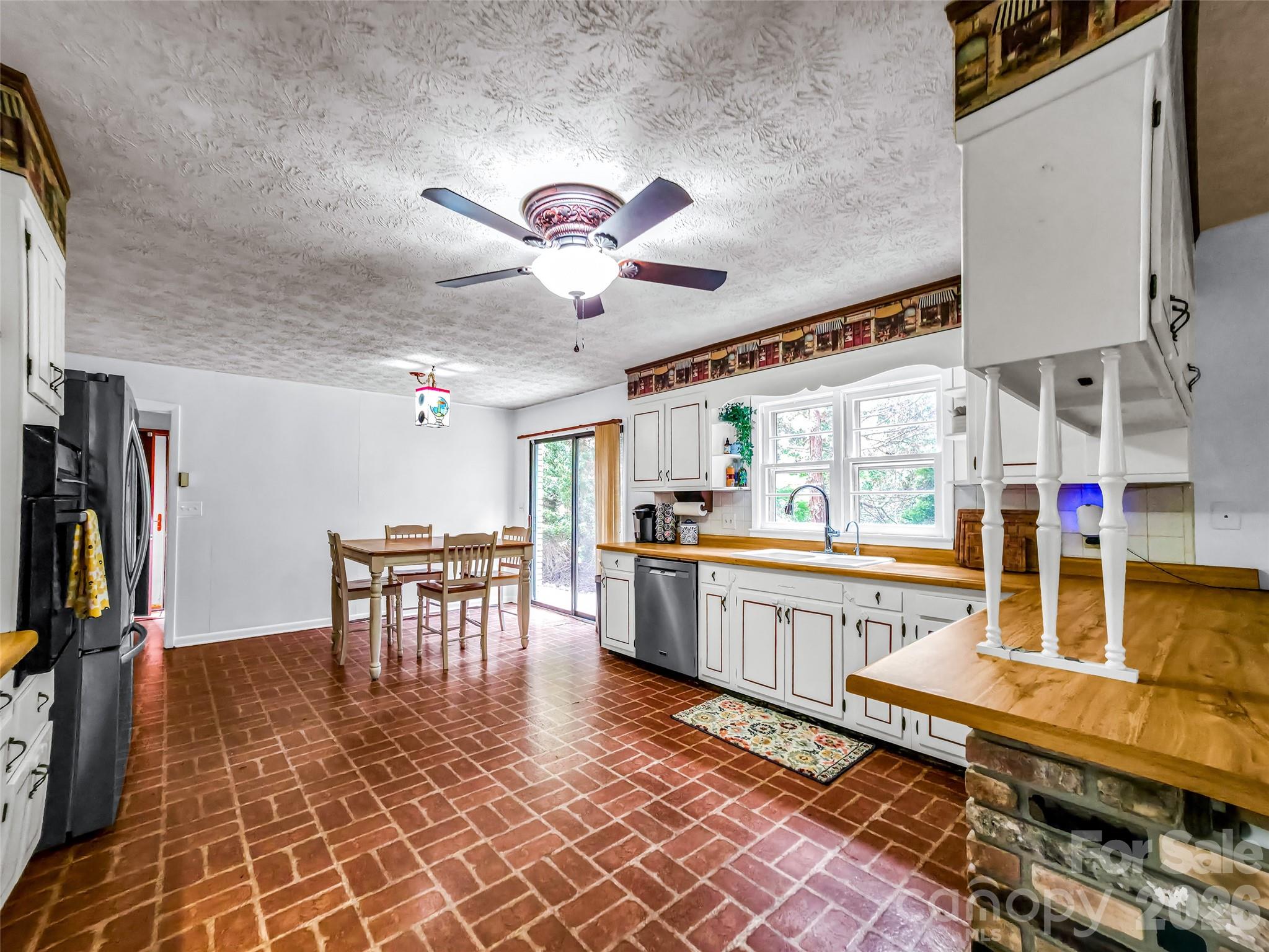 122 W Sweetbriar Lane — Etowah