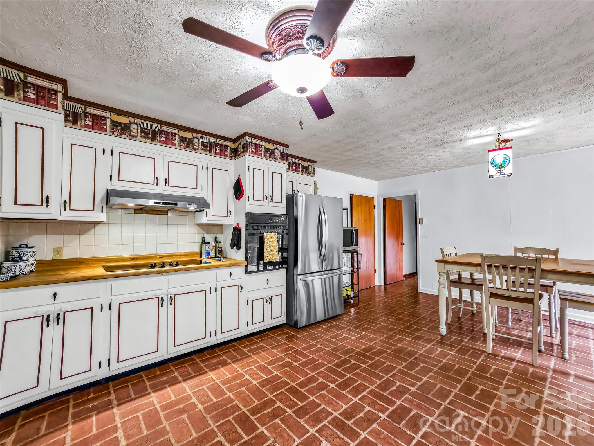 122 W Sweetbriar Lane — Etowah