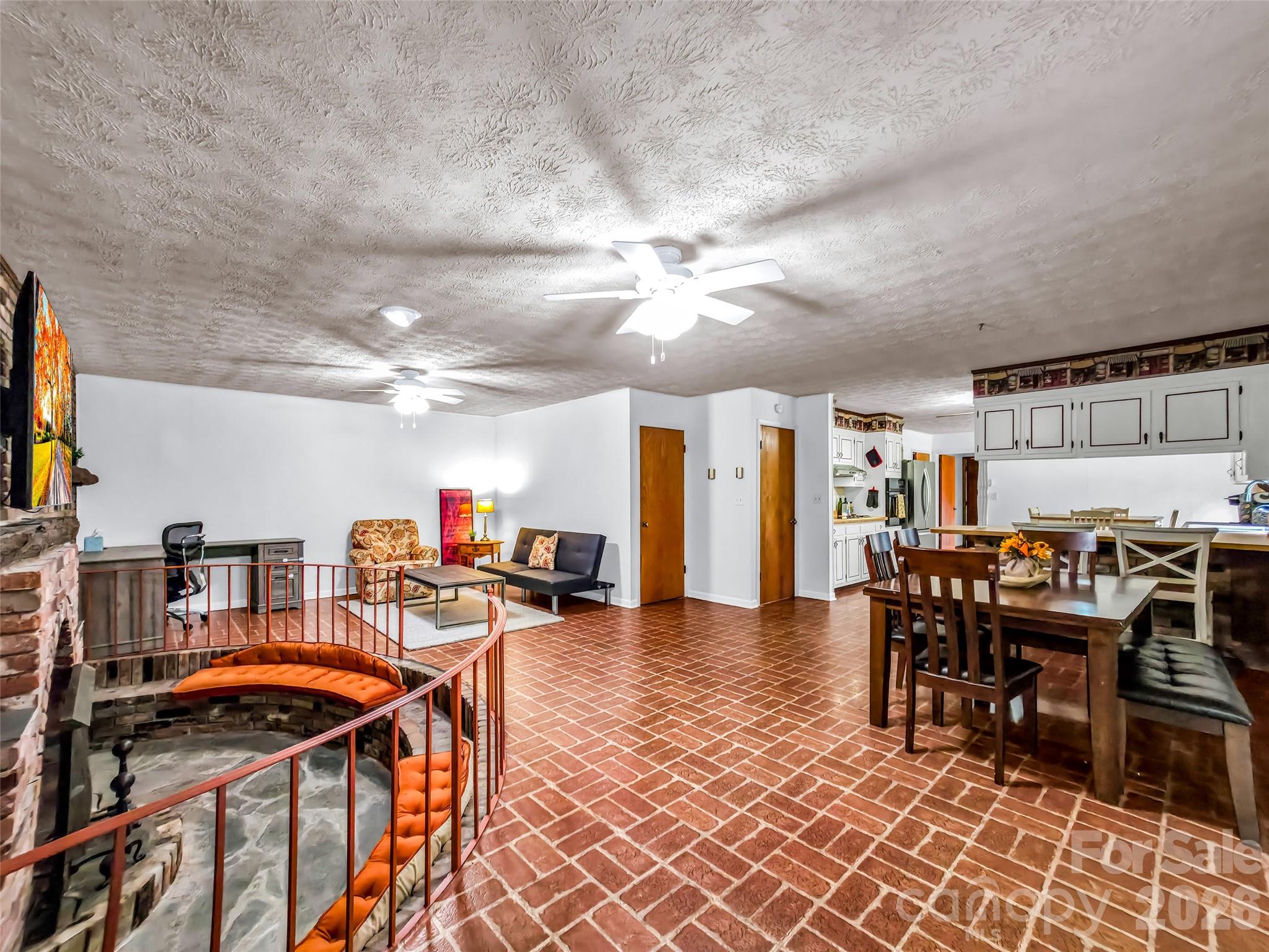 122 W Sweetbriar Lane — Etowah