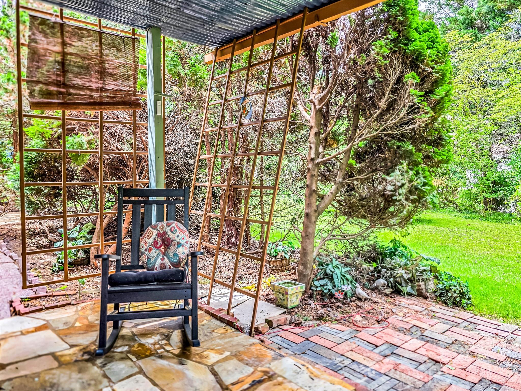 122 W Sweetbriar Lane — Etowah