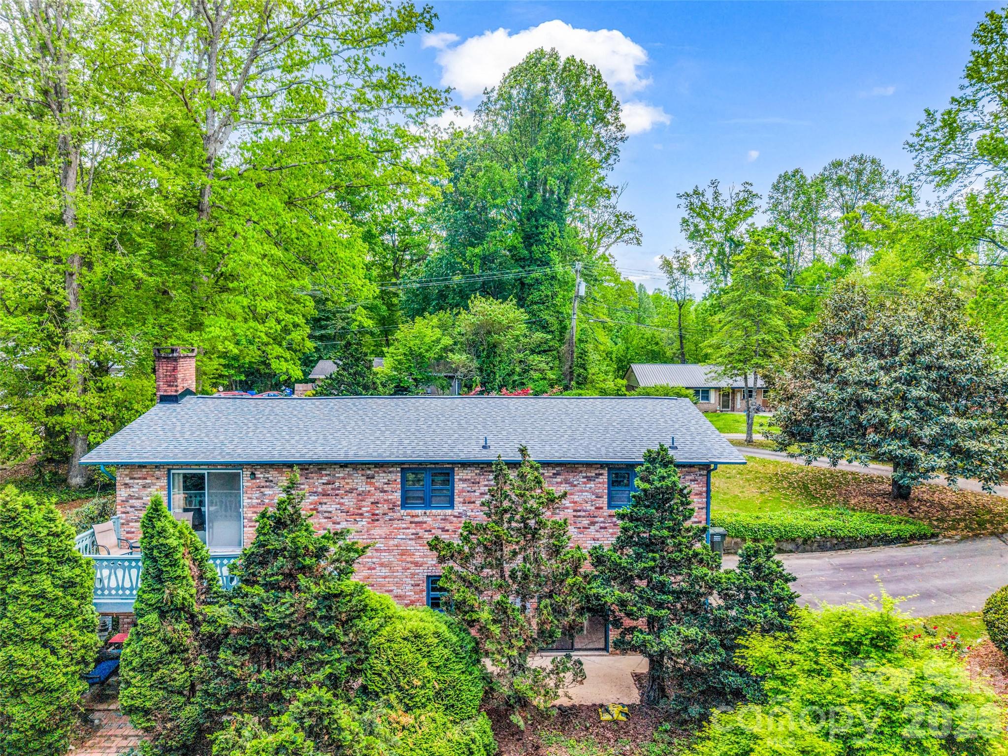 122 W Sweetbriar Lane — Etowah