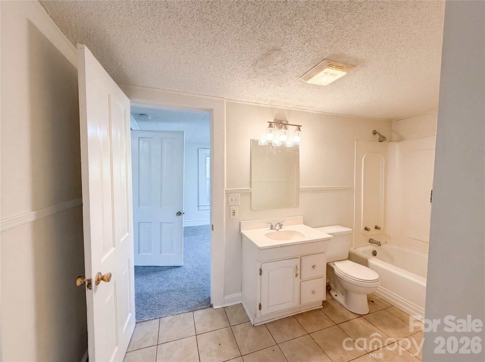 215 S Ferry Road — New London