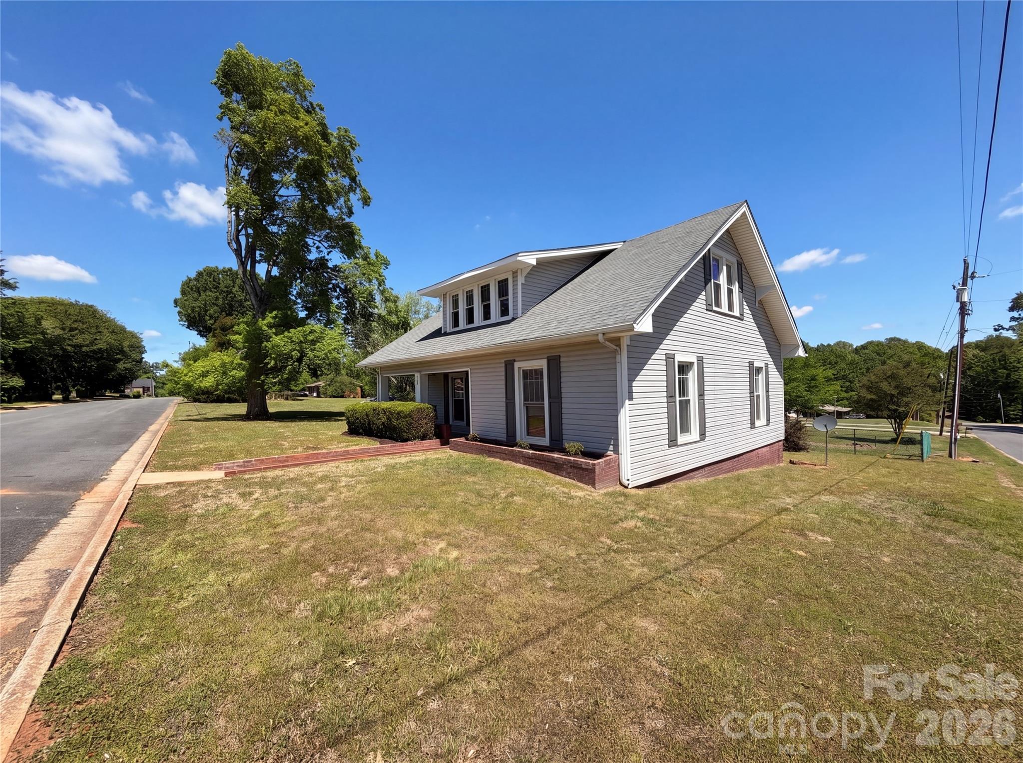 215 S Ferry Road — New London