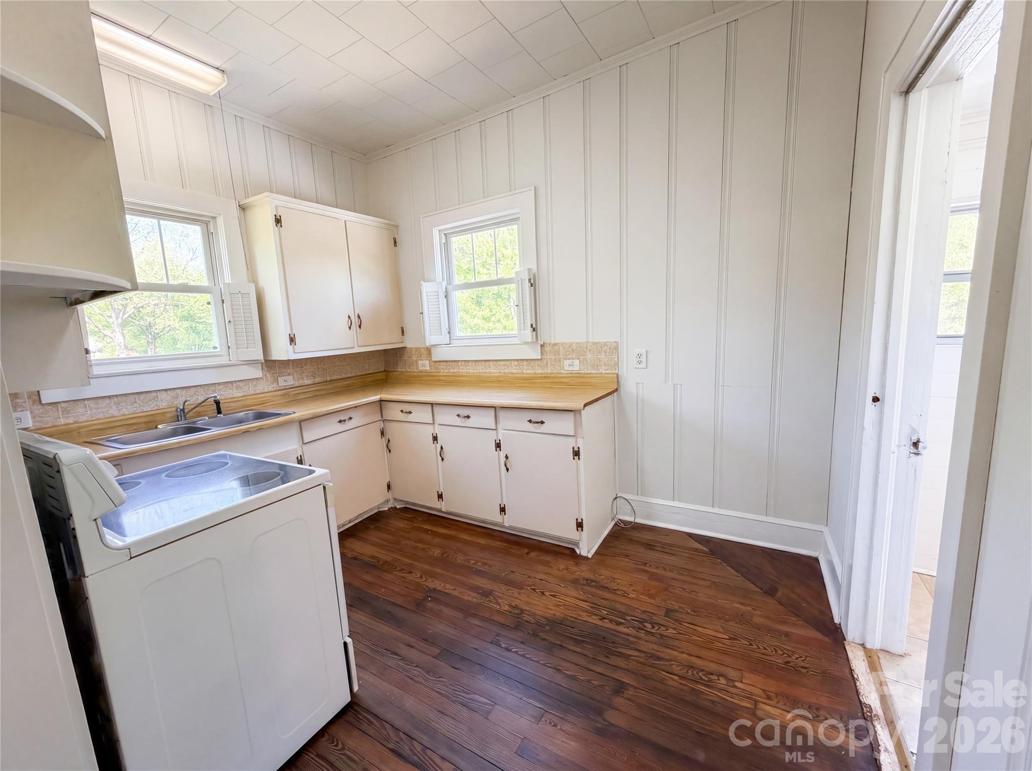 215 S Ferry Road — New London