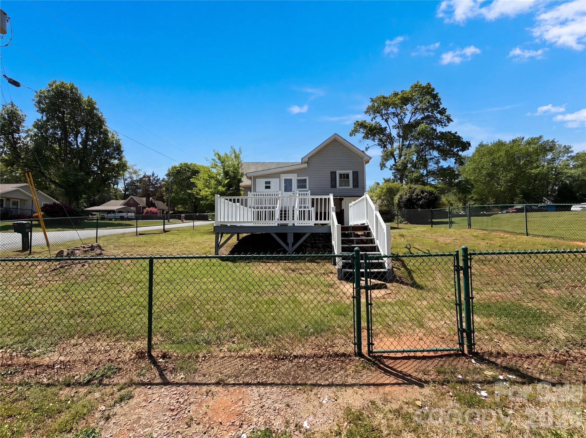 215 S Ferry Road — New London