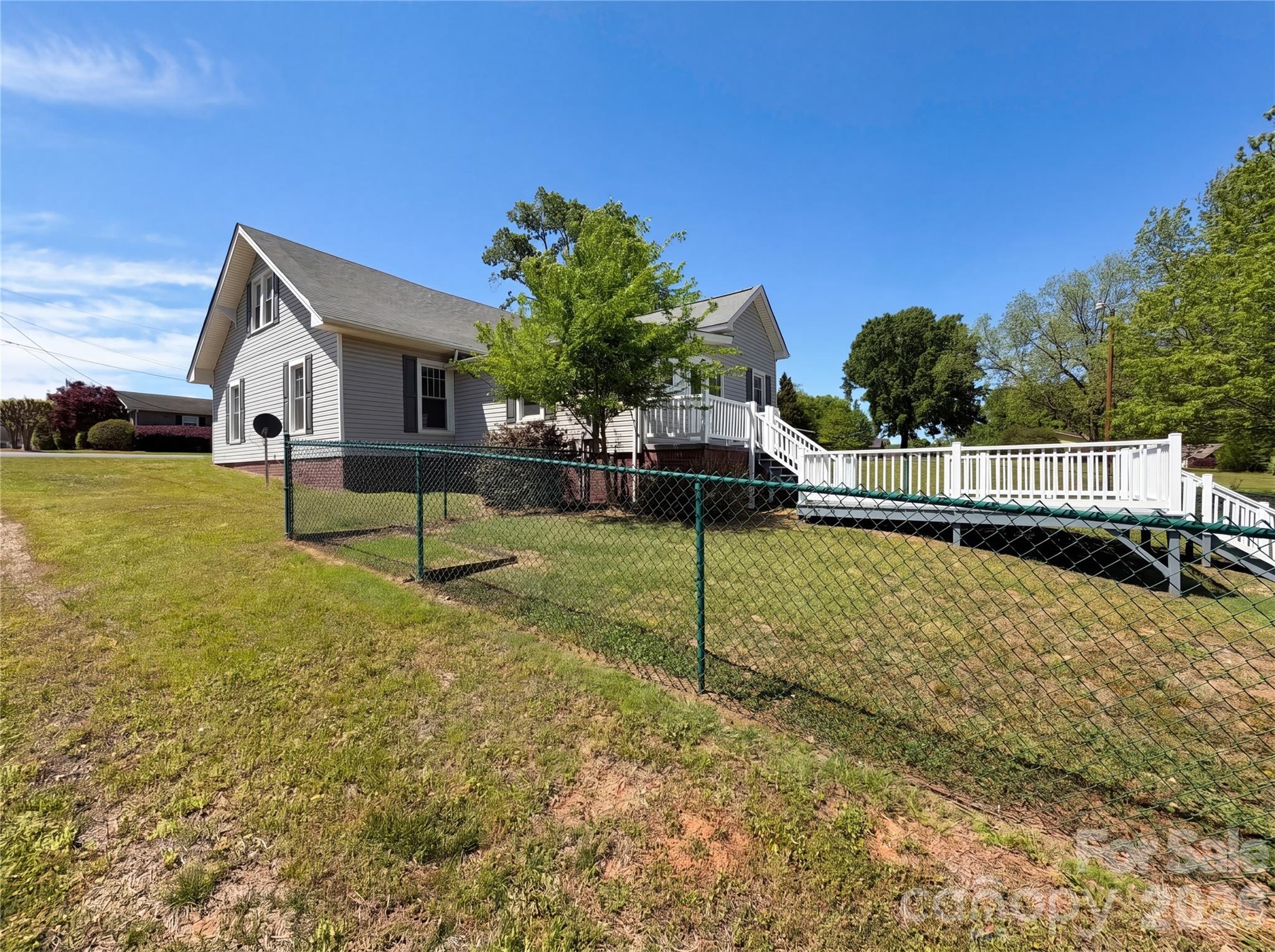 215 S Ferry Road — New London