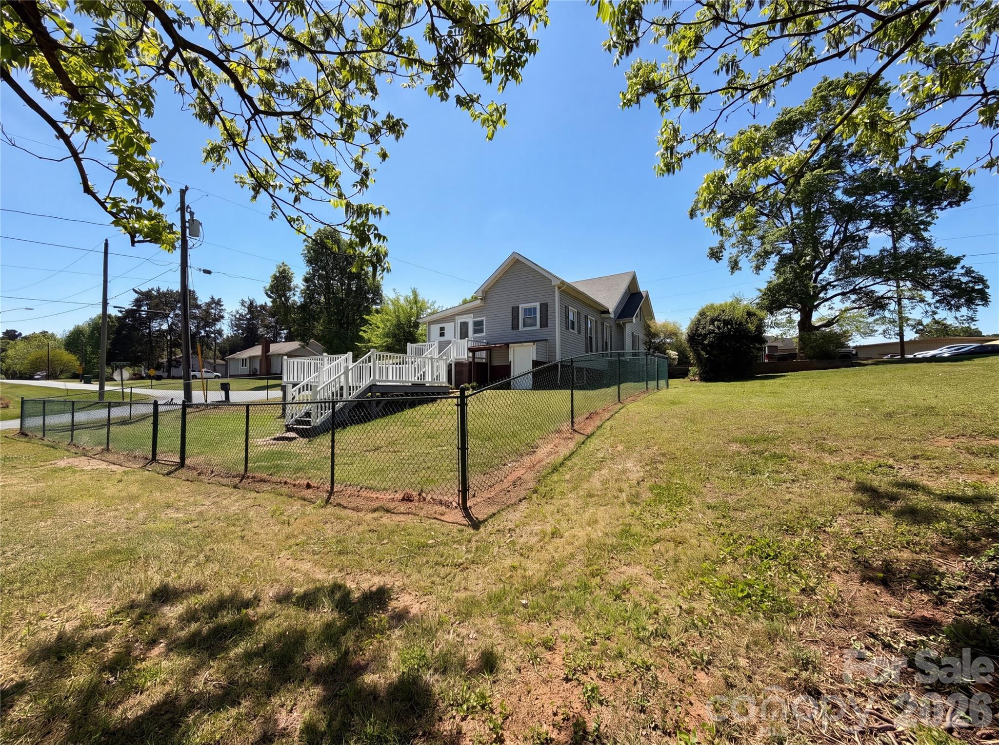 215 S Ferry Road — New London