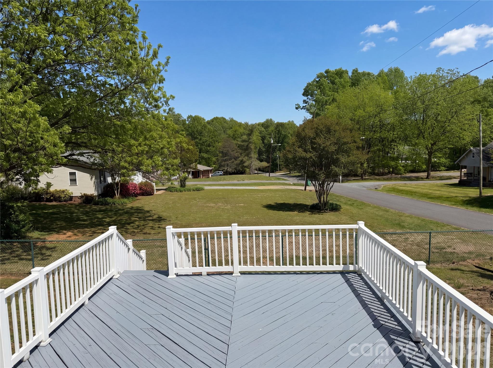 215 S Ferry Road — New London