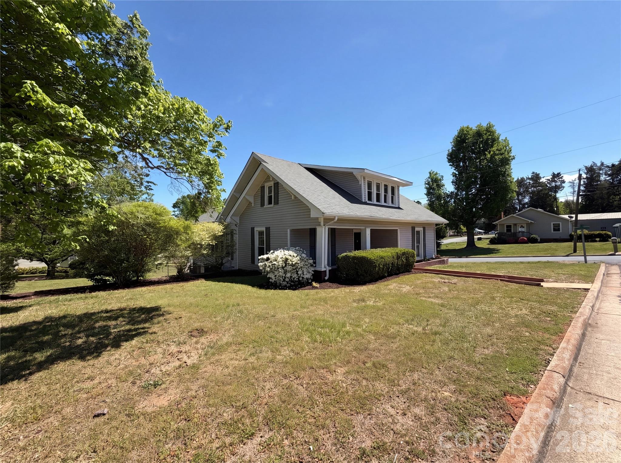 215 S Ferry Road — New London