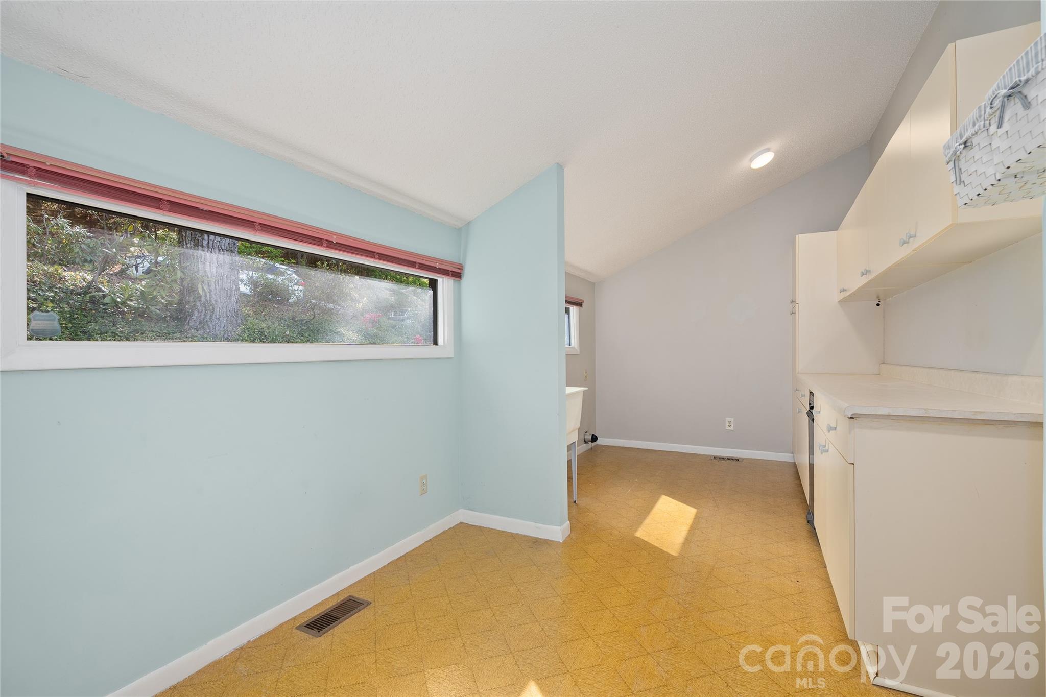110 Crestwood Road — Asheville