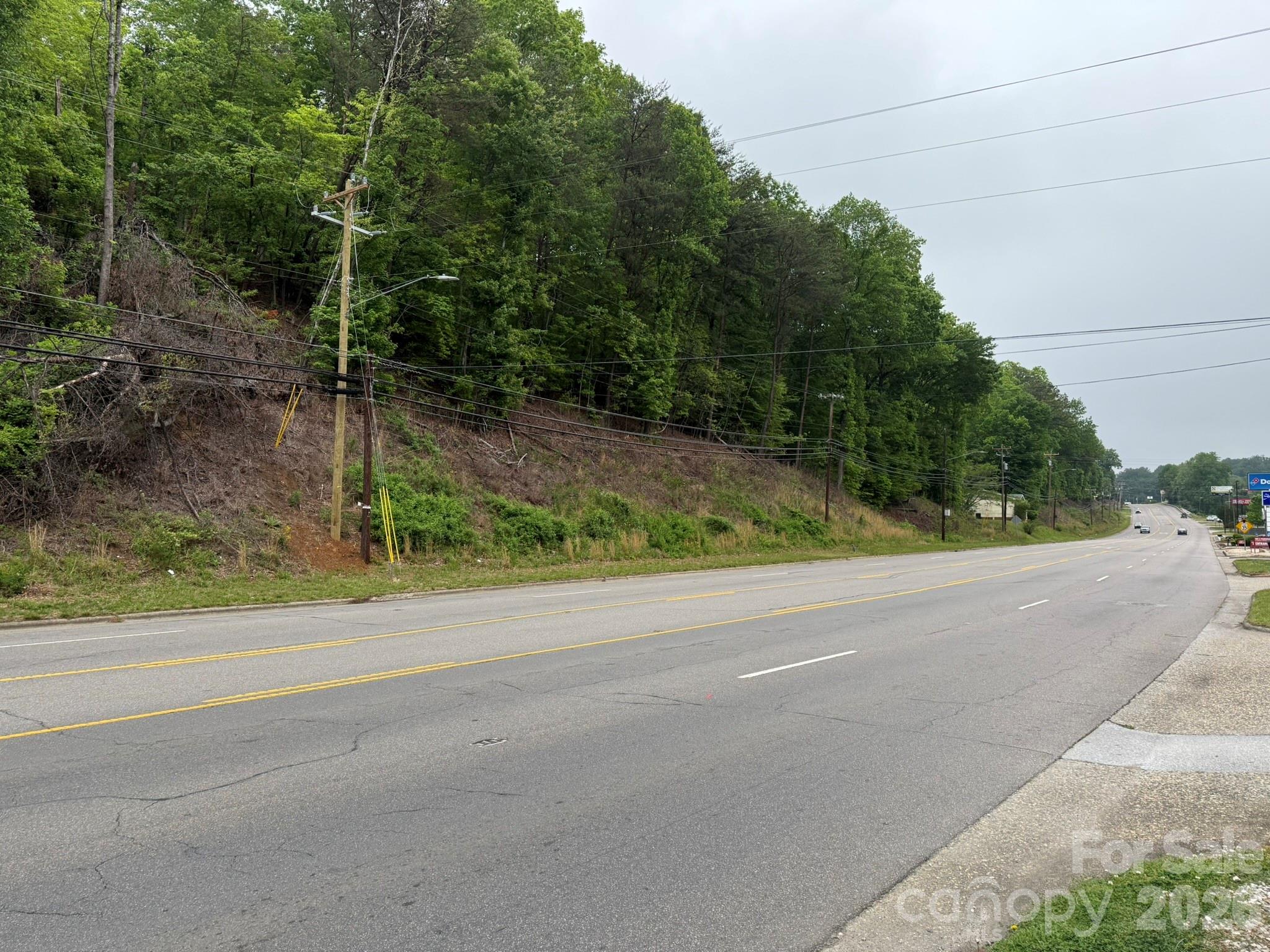880 N Main Street — Marion