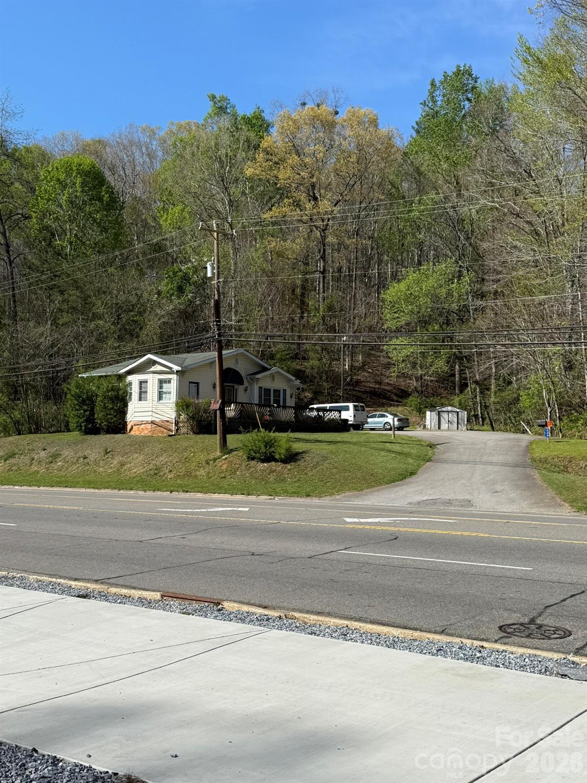 880 N Main Street — Marion