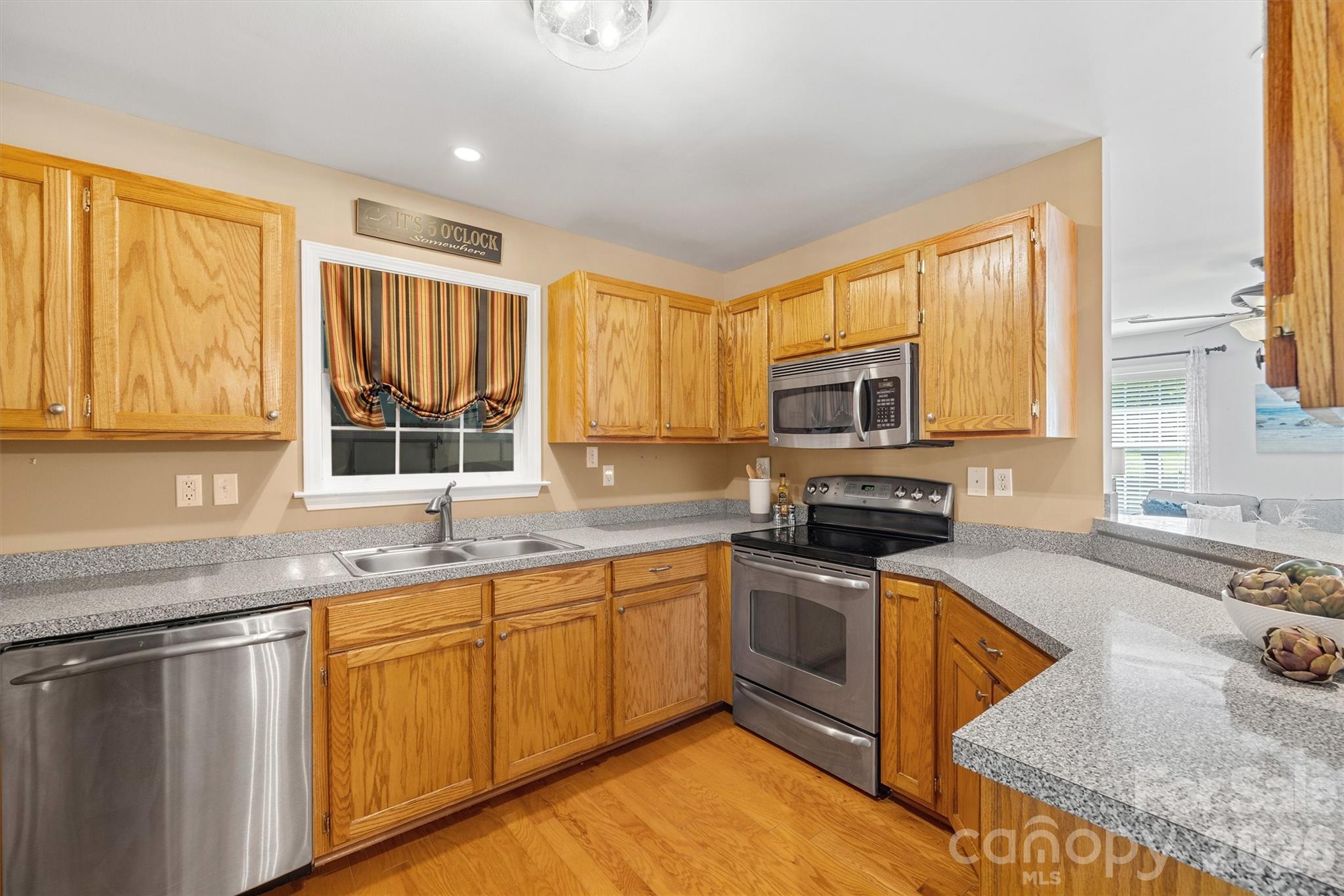 5763 Highway 97 Highway — Hickory Grove