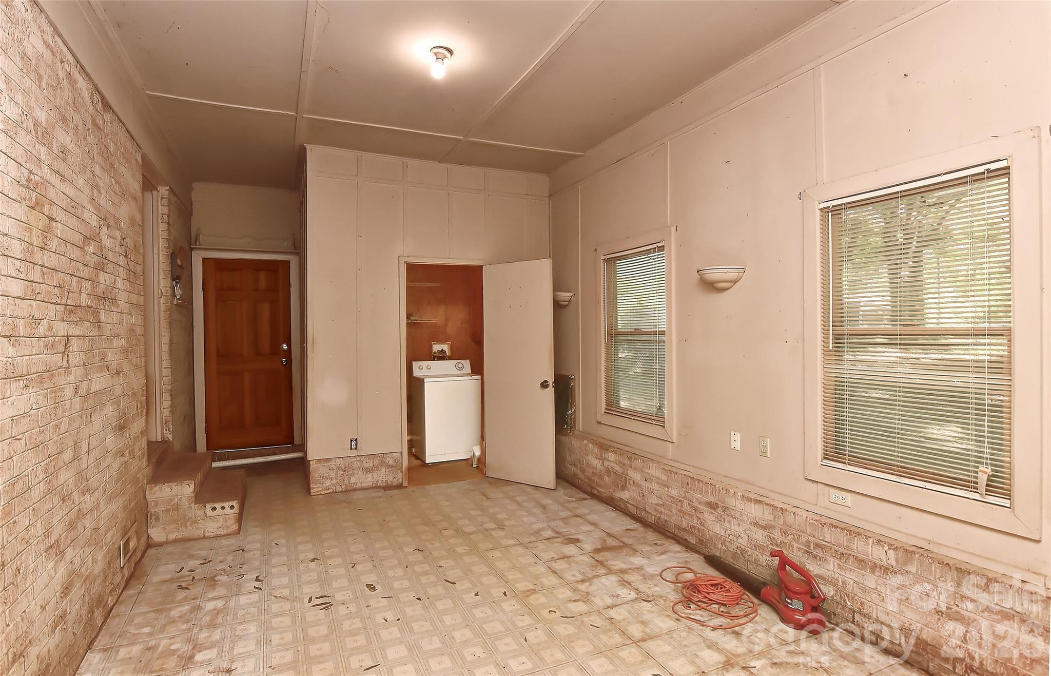 2513 Carroll Street — Monroe