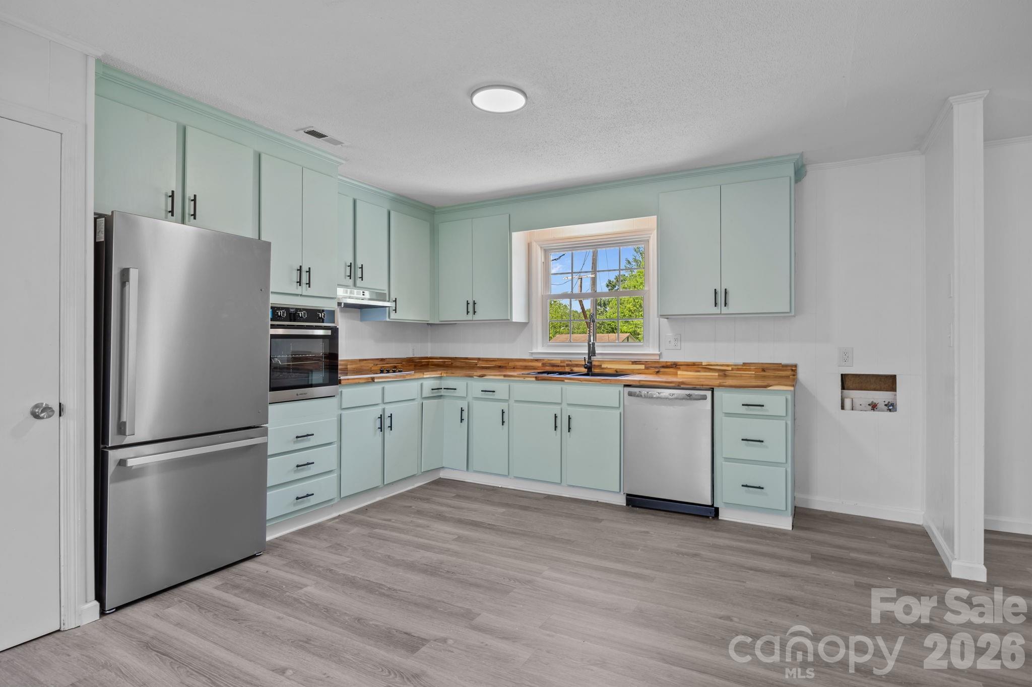 165 Hawkins Loop — Salisbury