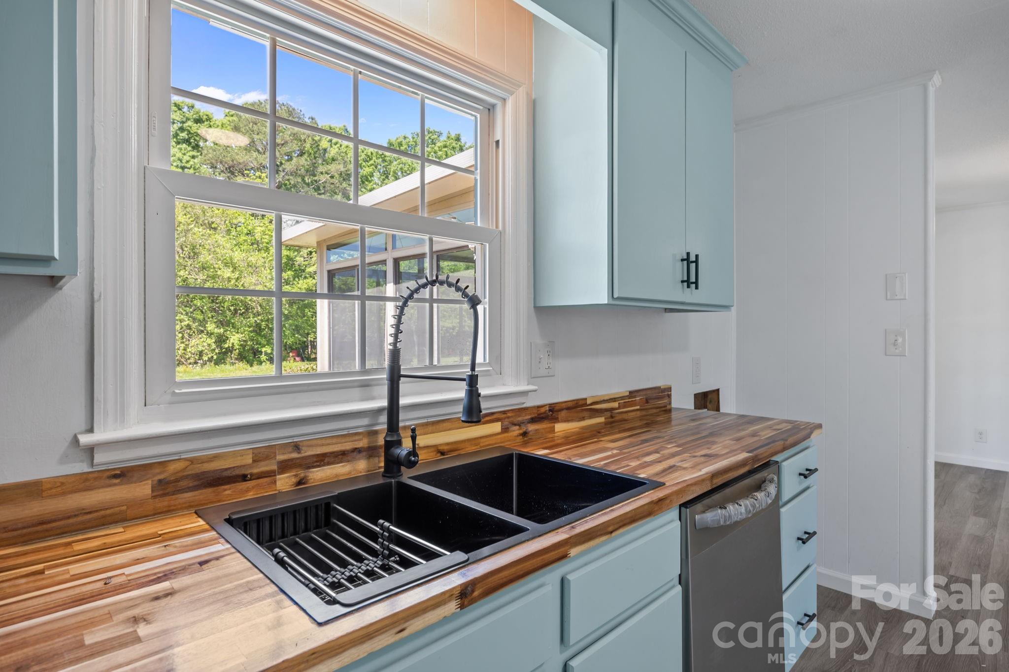 165 Hawkins Loop — Salisbury