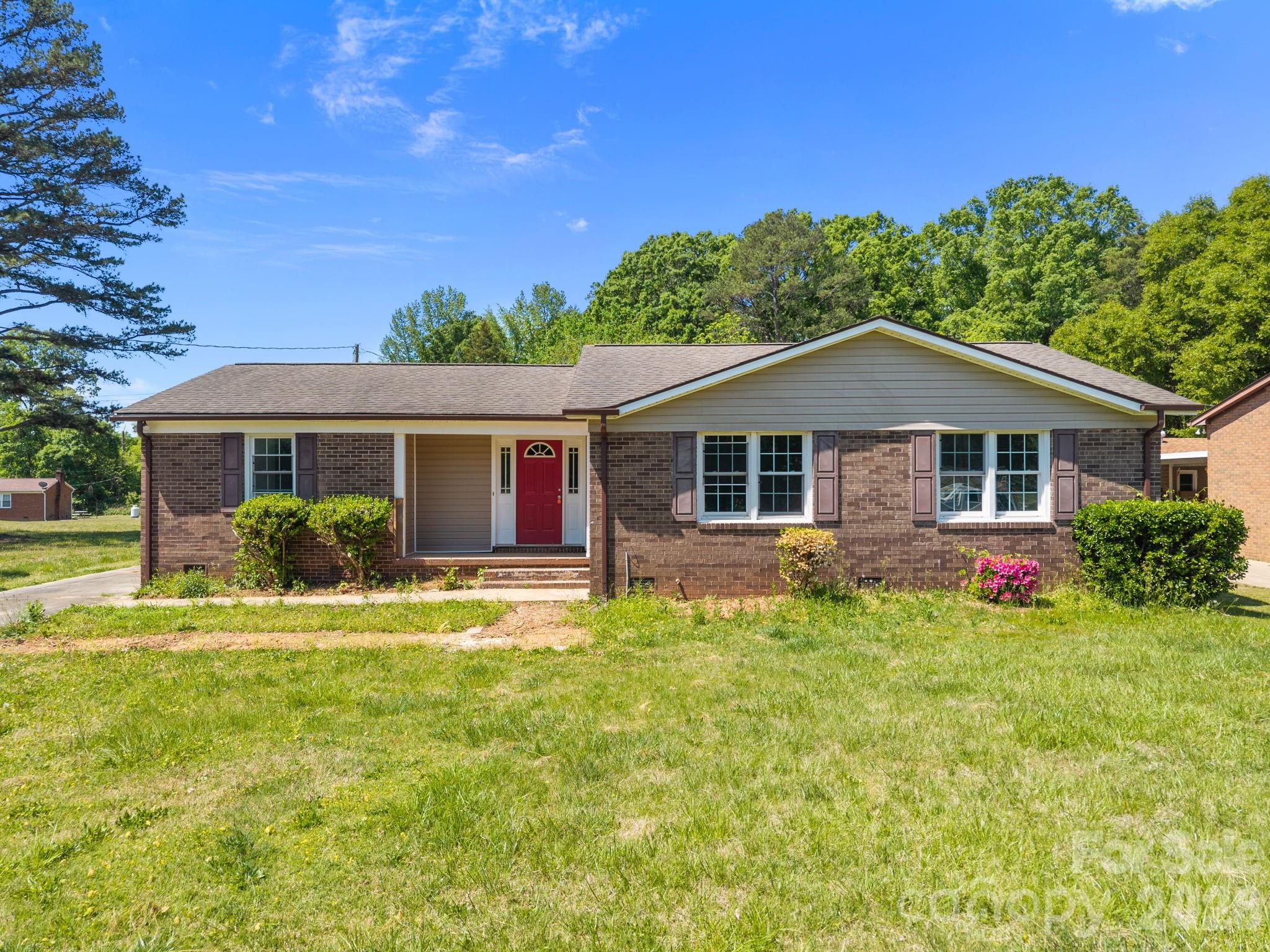 165 Hawkins Loop — Salisbury