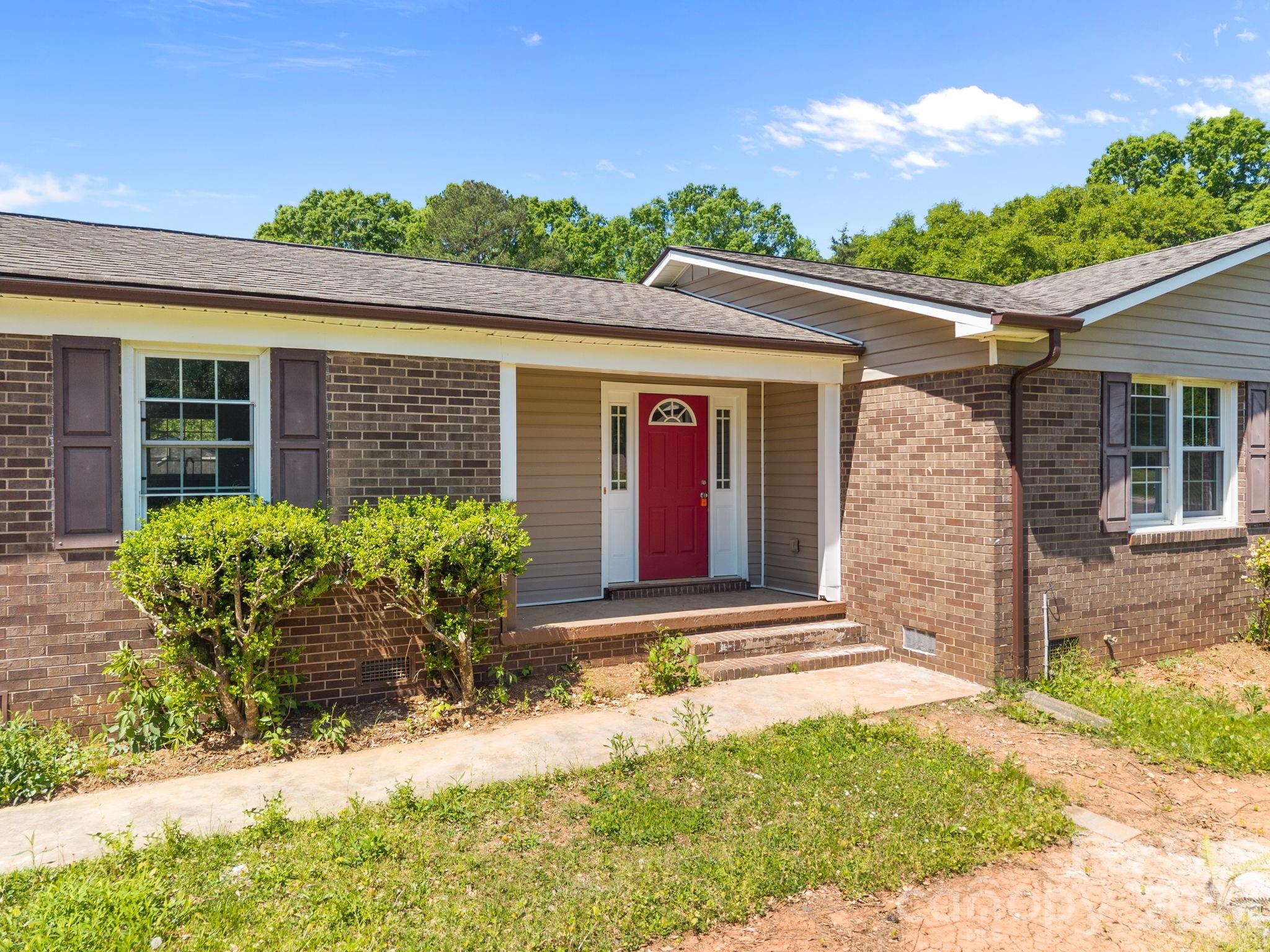 165 Hawkins Loop — Salisbury
