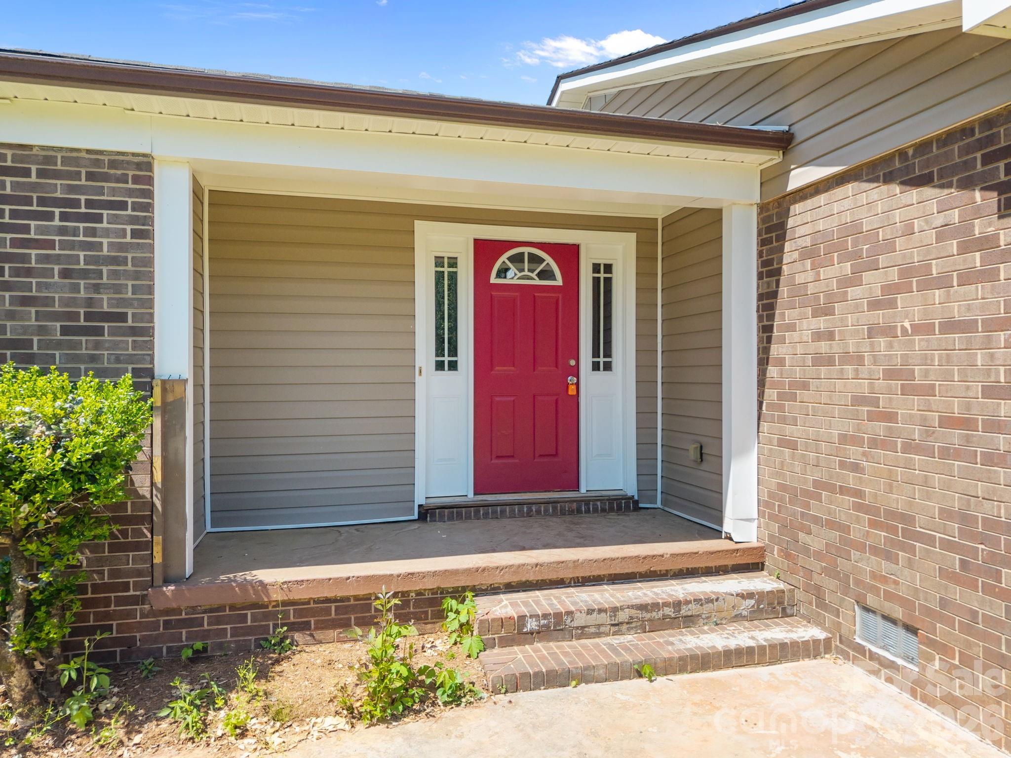 165 Hawkins Loop — Salisbury