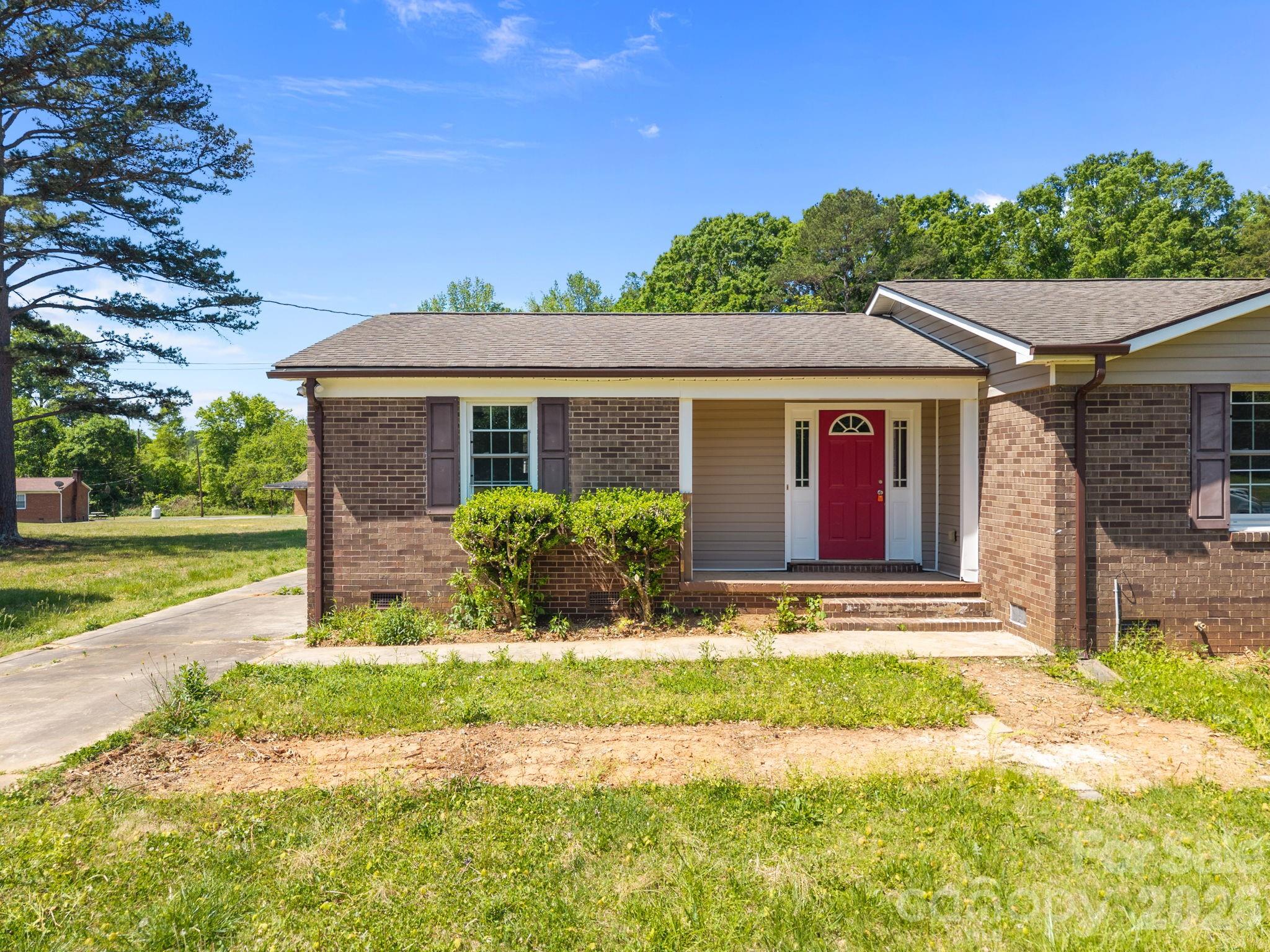 165 Hawkins Loop — Salisbury