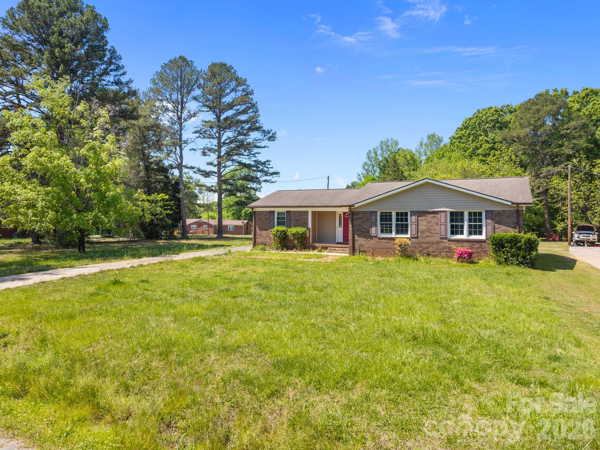 165 Hawkins Loop — Salisbury