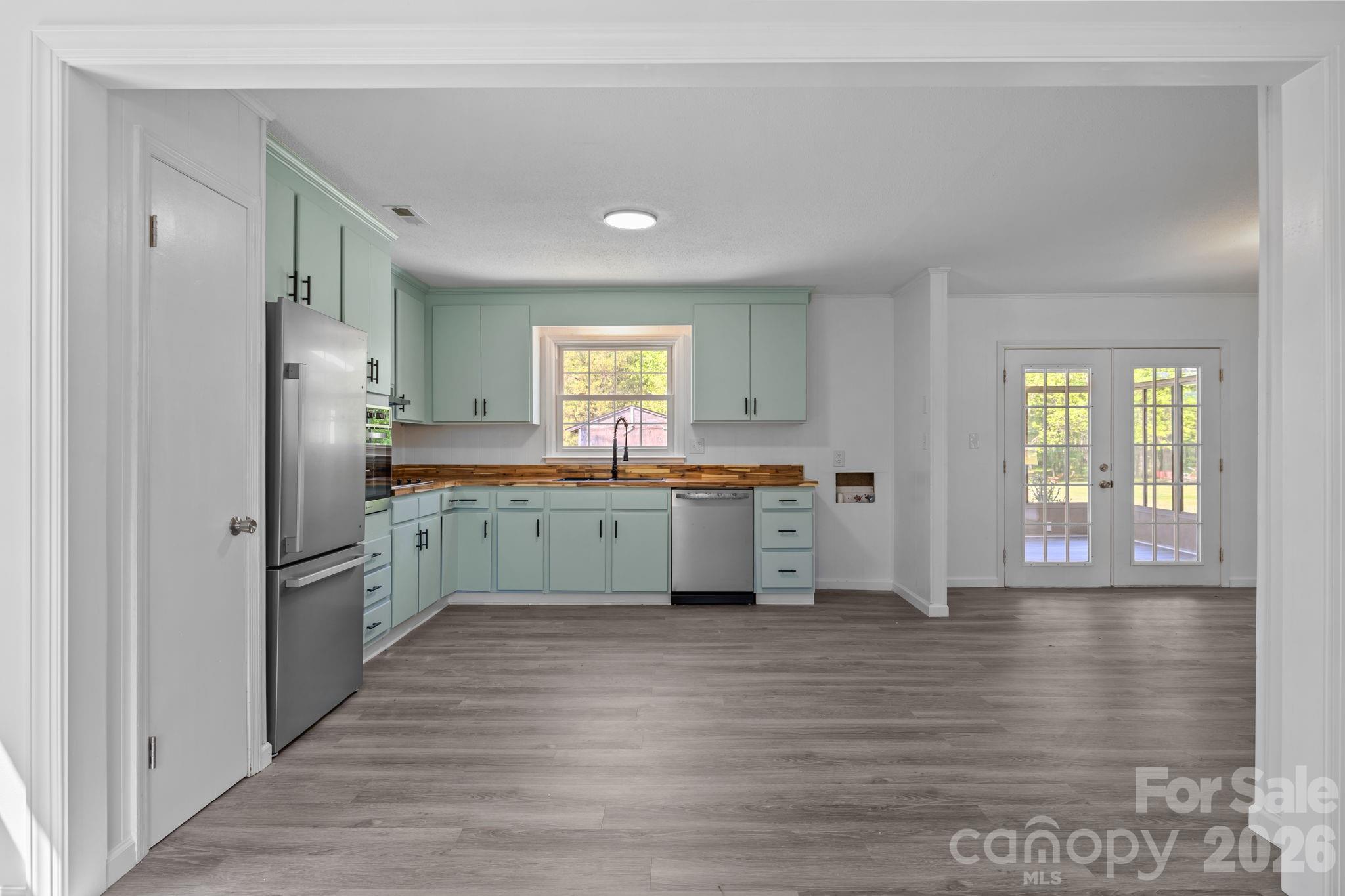 165 Hawkins Loop — Salisbury