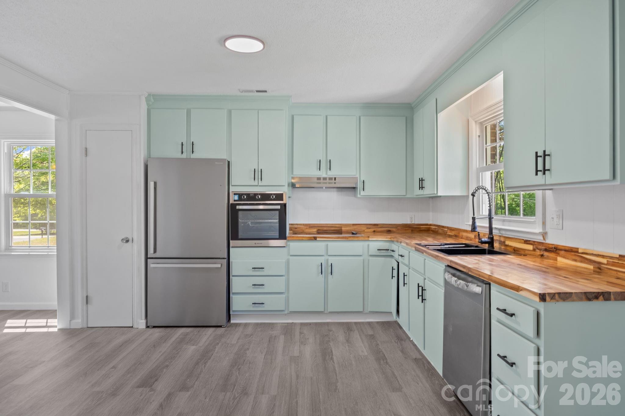 165 Hawkins Loop — Salisbury
