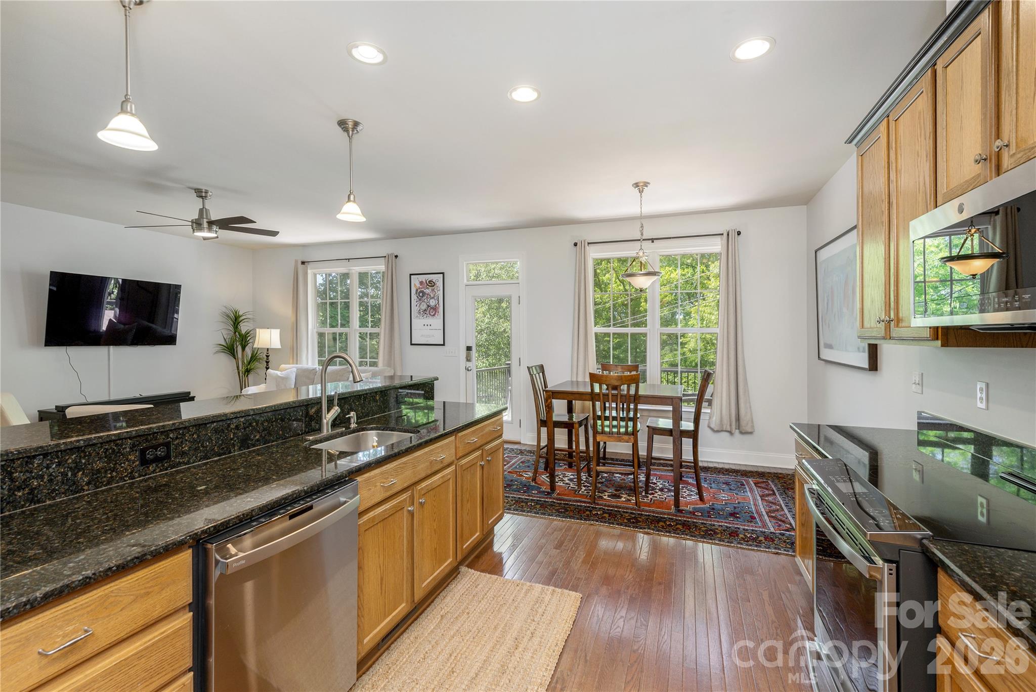5 Hoolet Court — Biltmore Lake